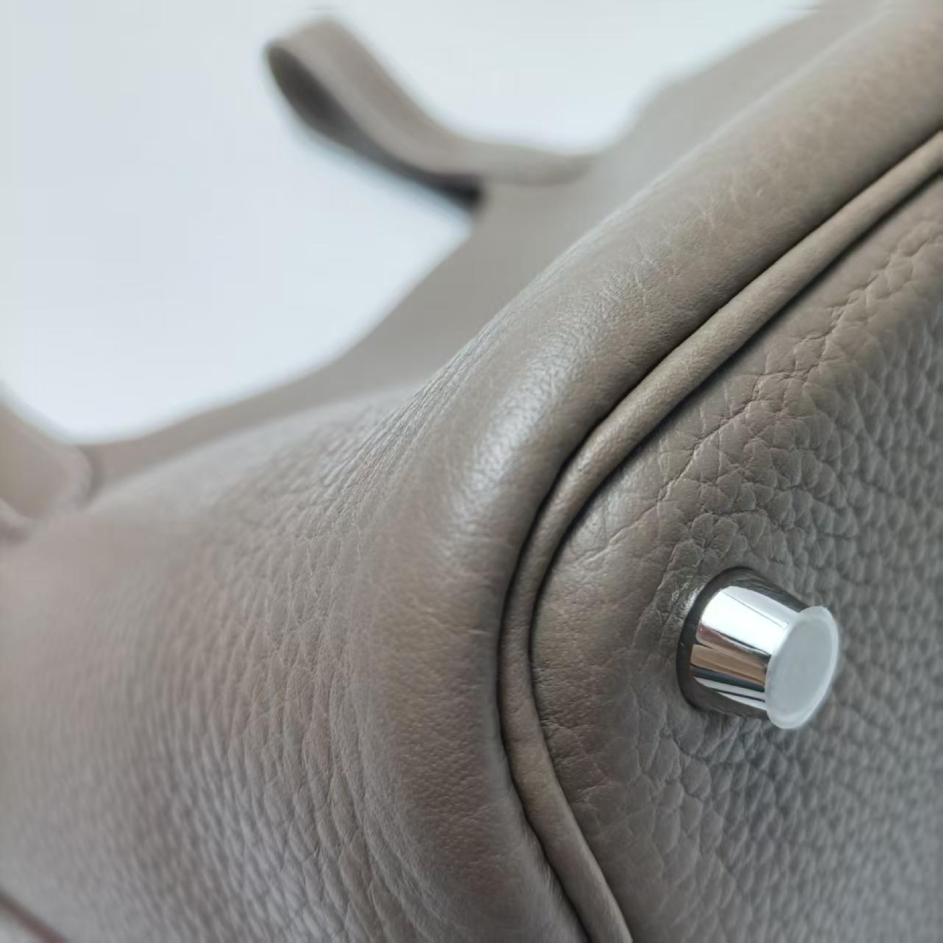 Picotan Cowhide Handbag T-engraved Handbag — view 9