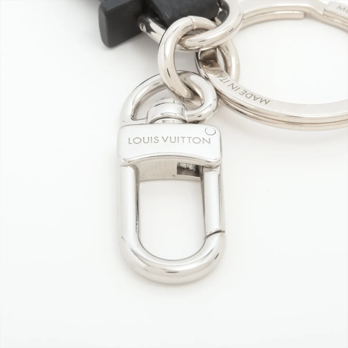 M01194 Keychain Dragonne Aerogram DI4215 Charm GP x Leather Black x Silver — view 3