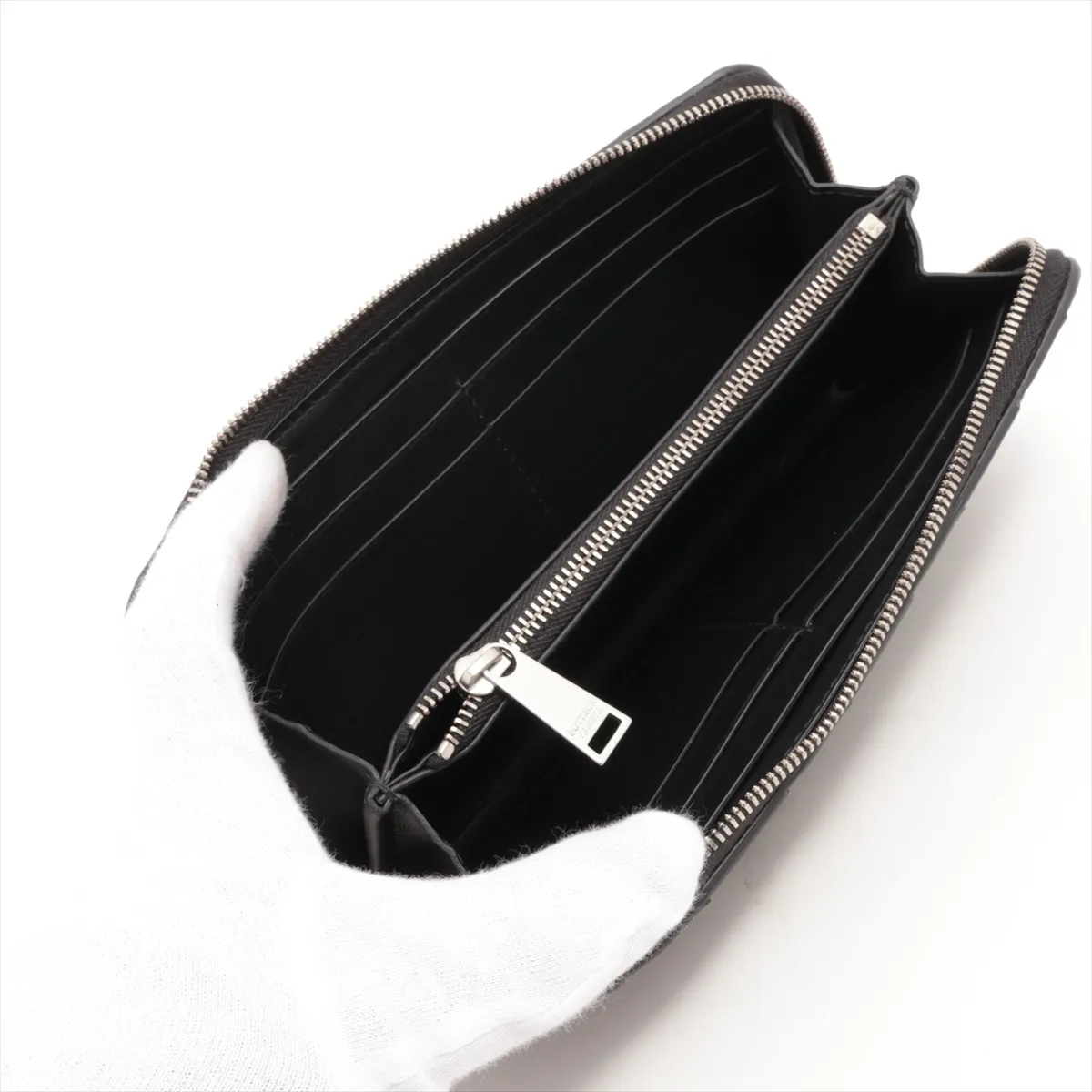 Maxi Intrecciato Cassette Leather Round Zip Wallet Black — view 3