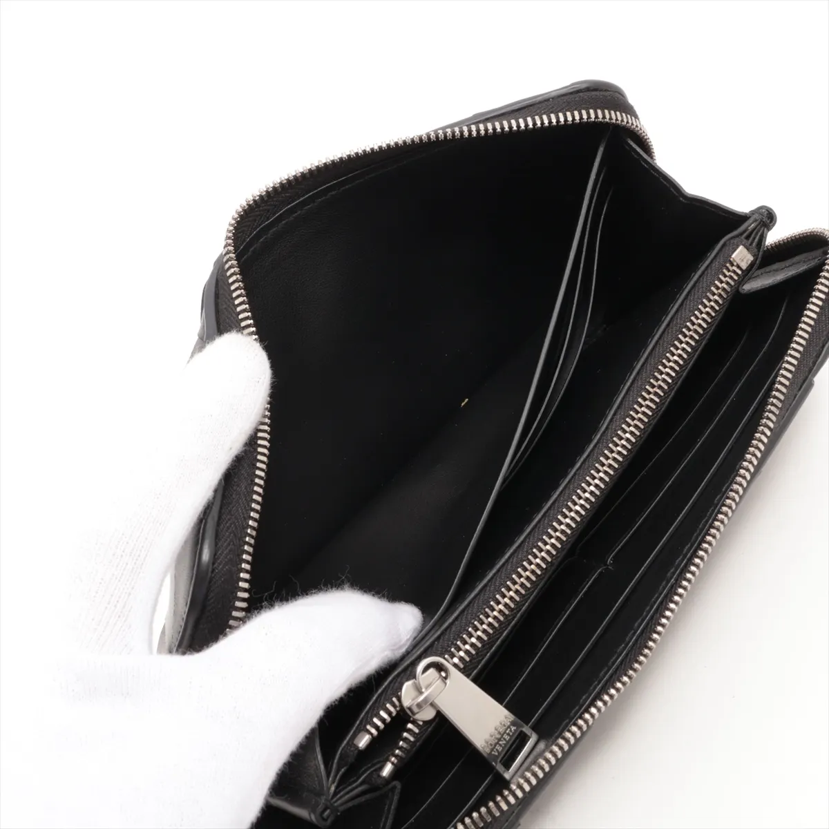 Maxi Intrecciato Cassette Leather Round Zip Wallet Black — view 4
