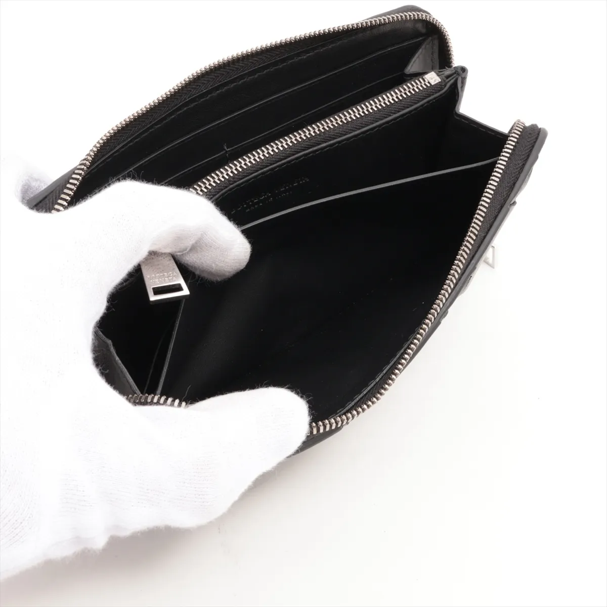 Maxi Intrecciato Cassette Leather Round Zip Wallet Black — view 7