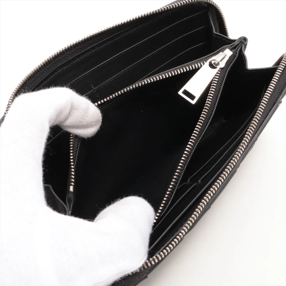 Maxi Intrecciato Cassette Leather Round Zip Wallet Black — view 8