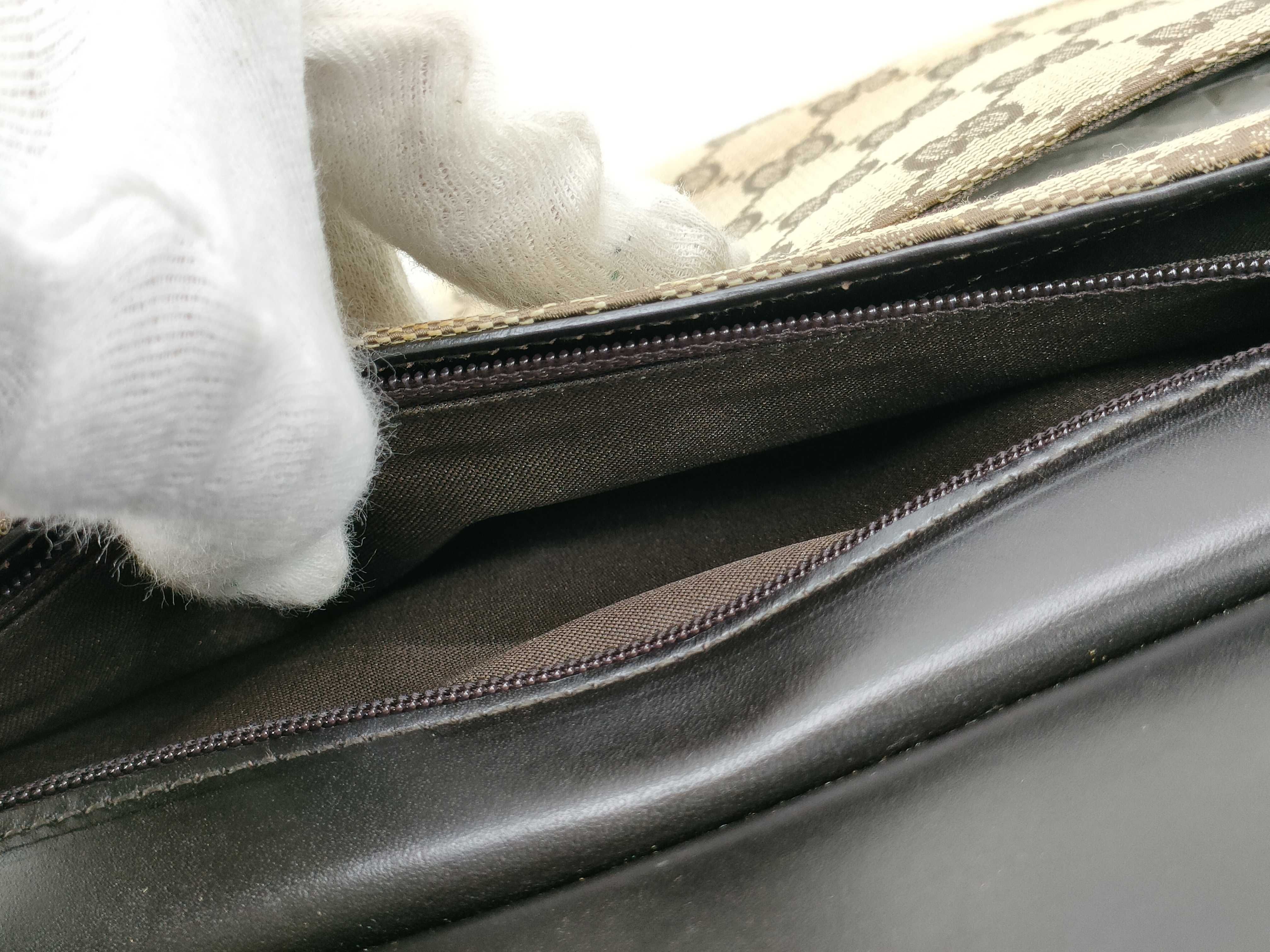 GG Canvas Gucci GG Shoulder Bag — view 11