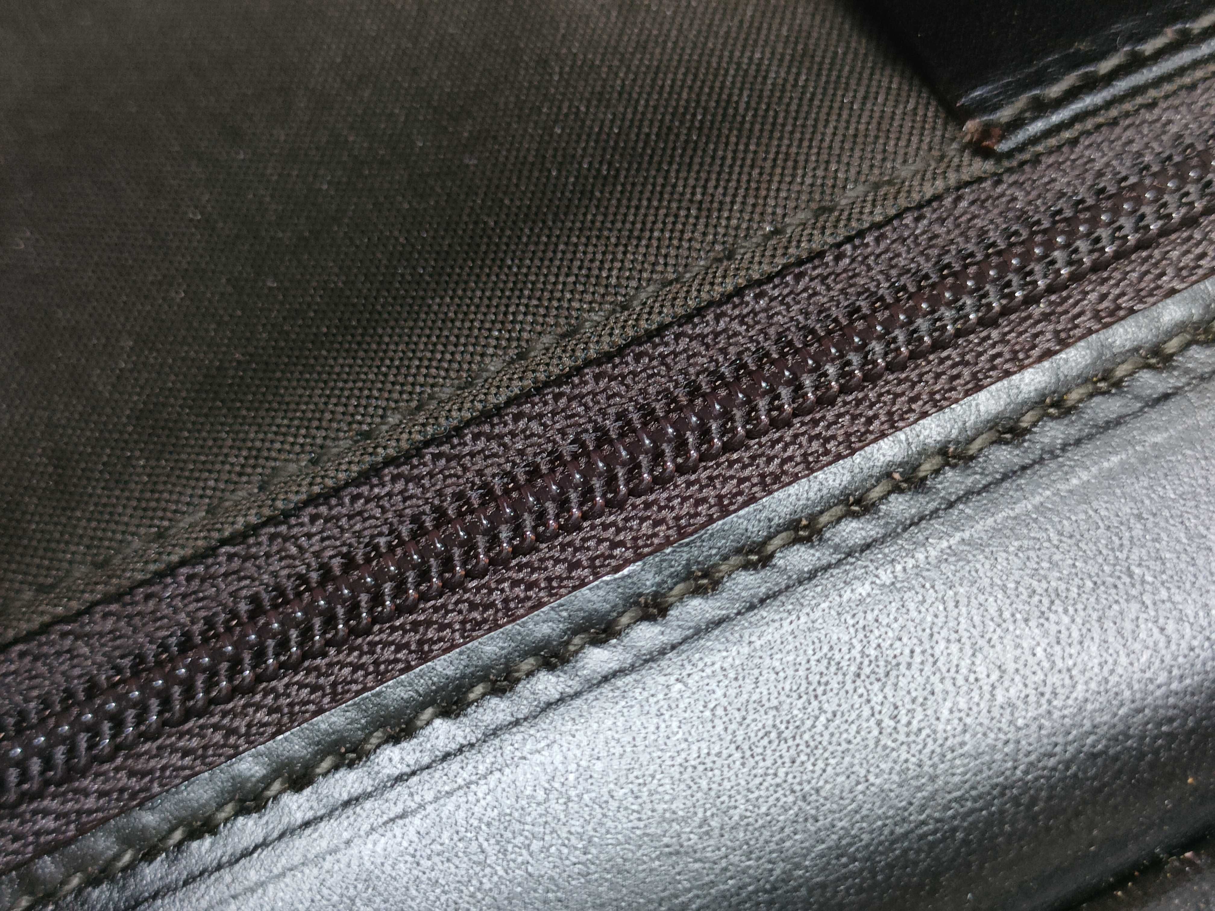 GG Canvas Gucci GG Shoulder Bag — view 12