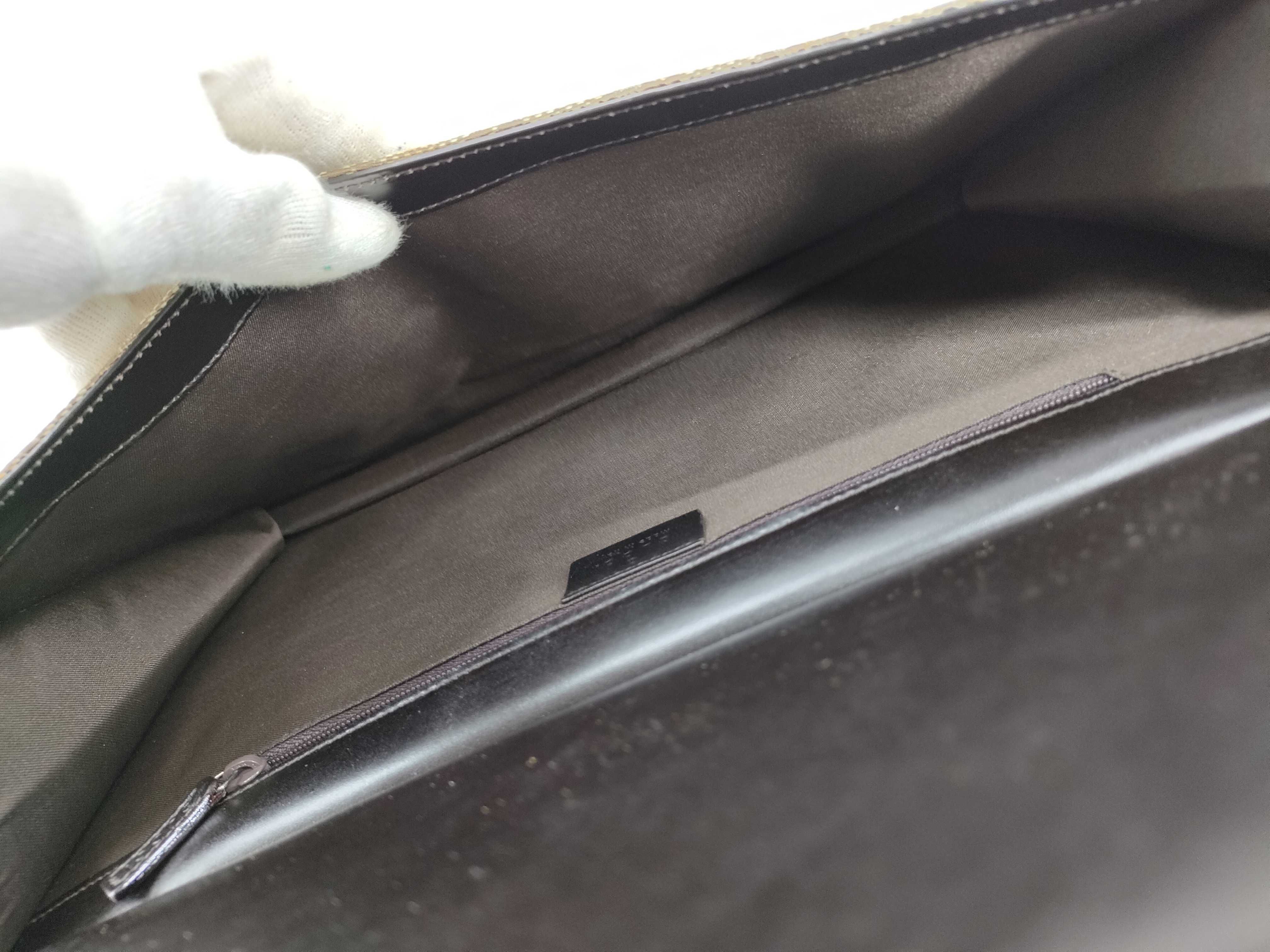 GG Canvas Gucci GG Shoulder Bag — view 9