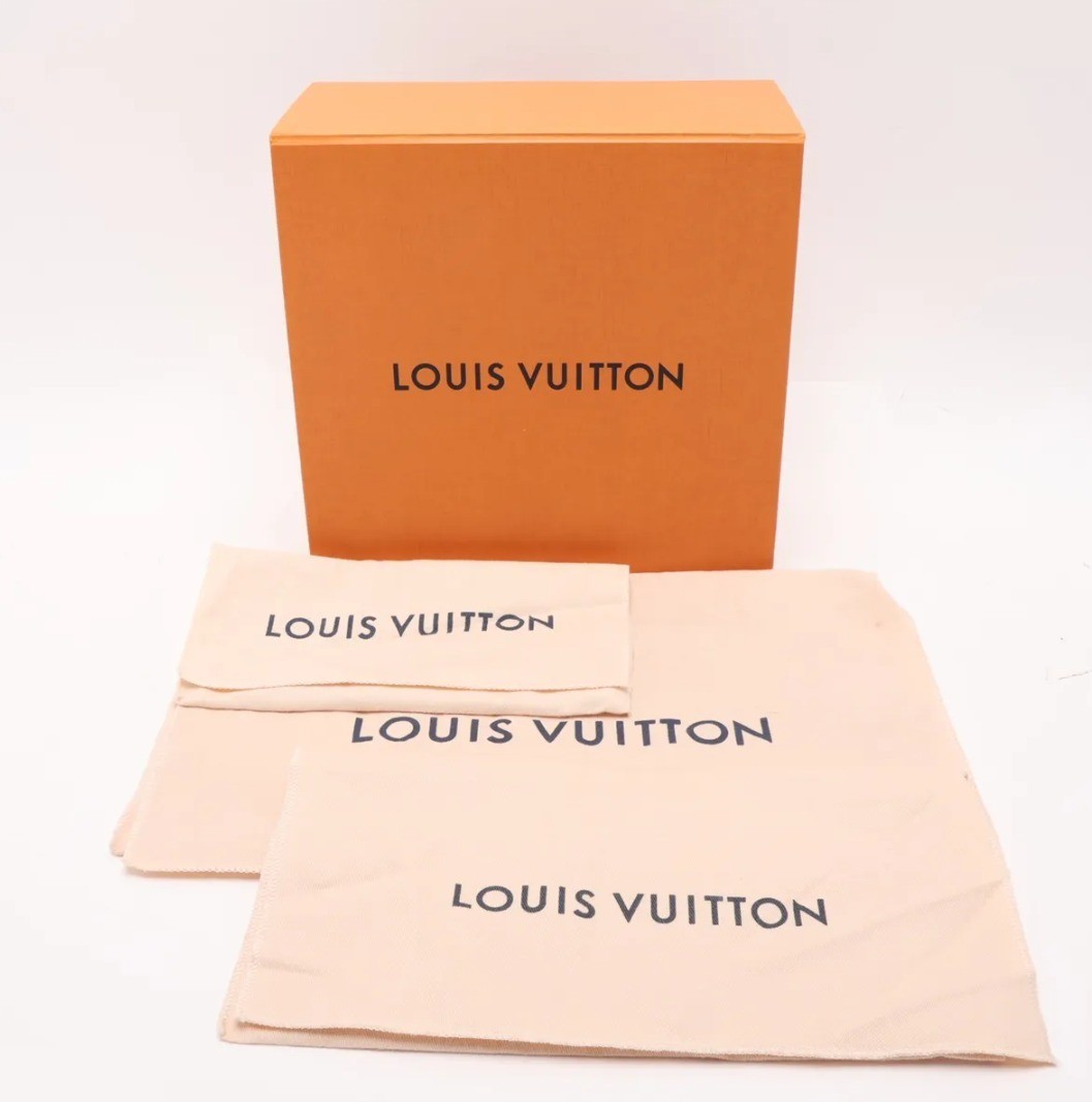 Comes with box and two shoulder straps. Monogram Papillon trunk. — view 8