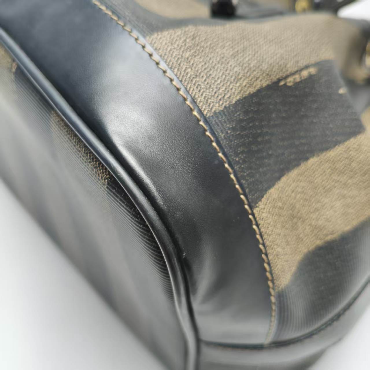 【*Shipped from: China*】FENDI Bucket PU Shoulder Bag — view 8
