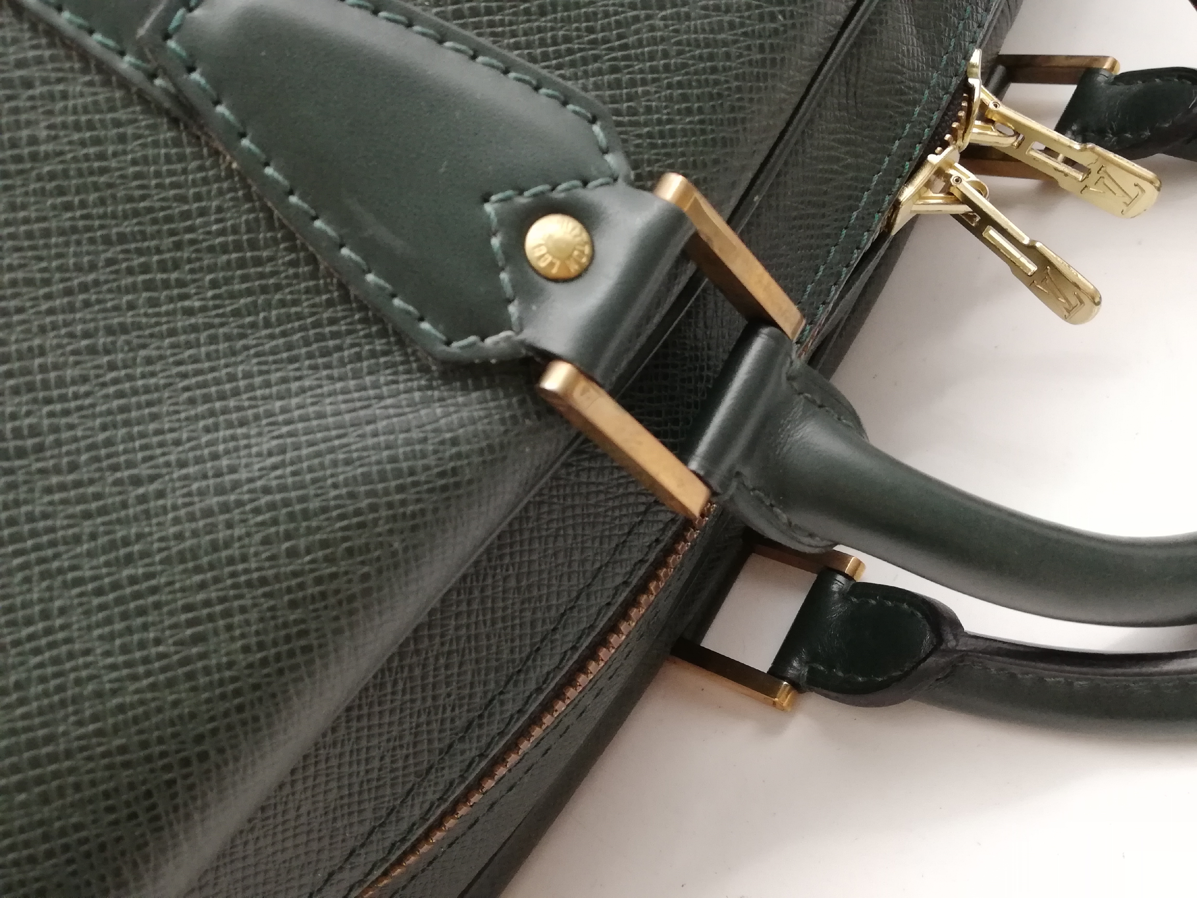 Taiga Kendall GM M30114 Shoulder Strap Boston Bag — view 11