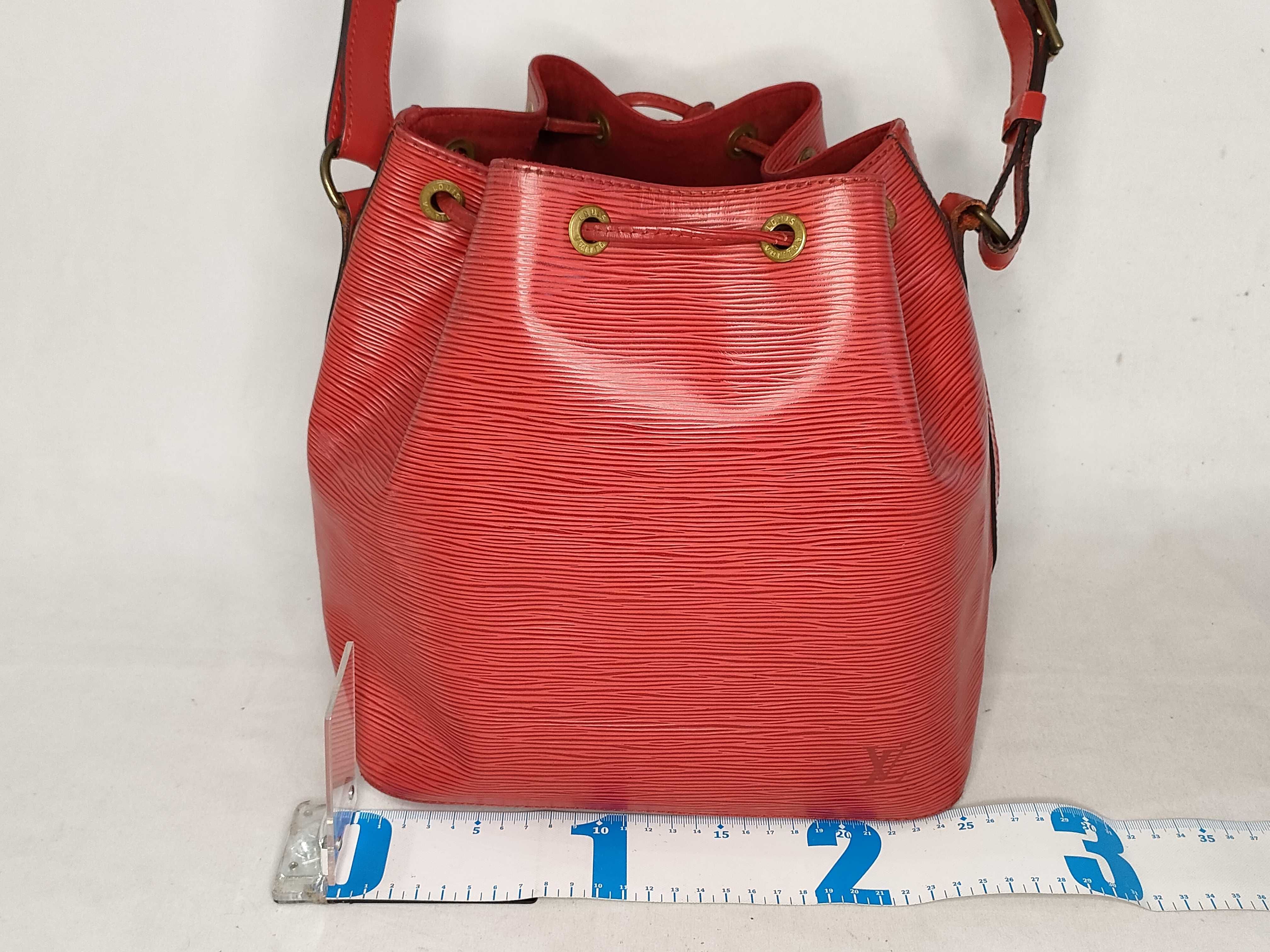 Epi LV Bag Epi Noe Shoulder Bag — view 2
