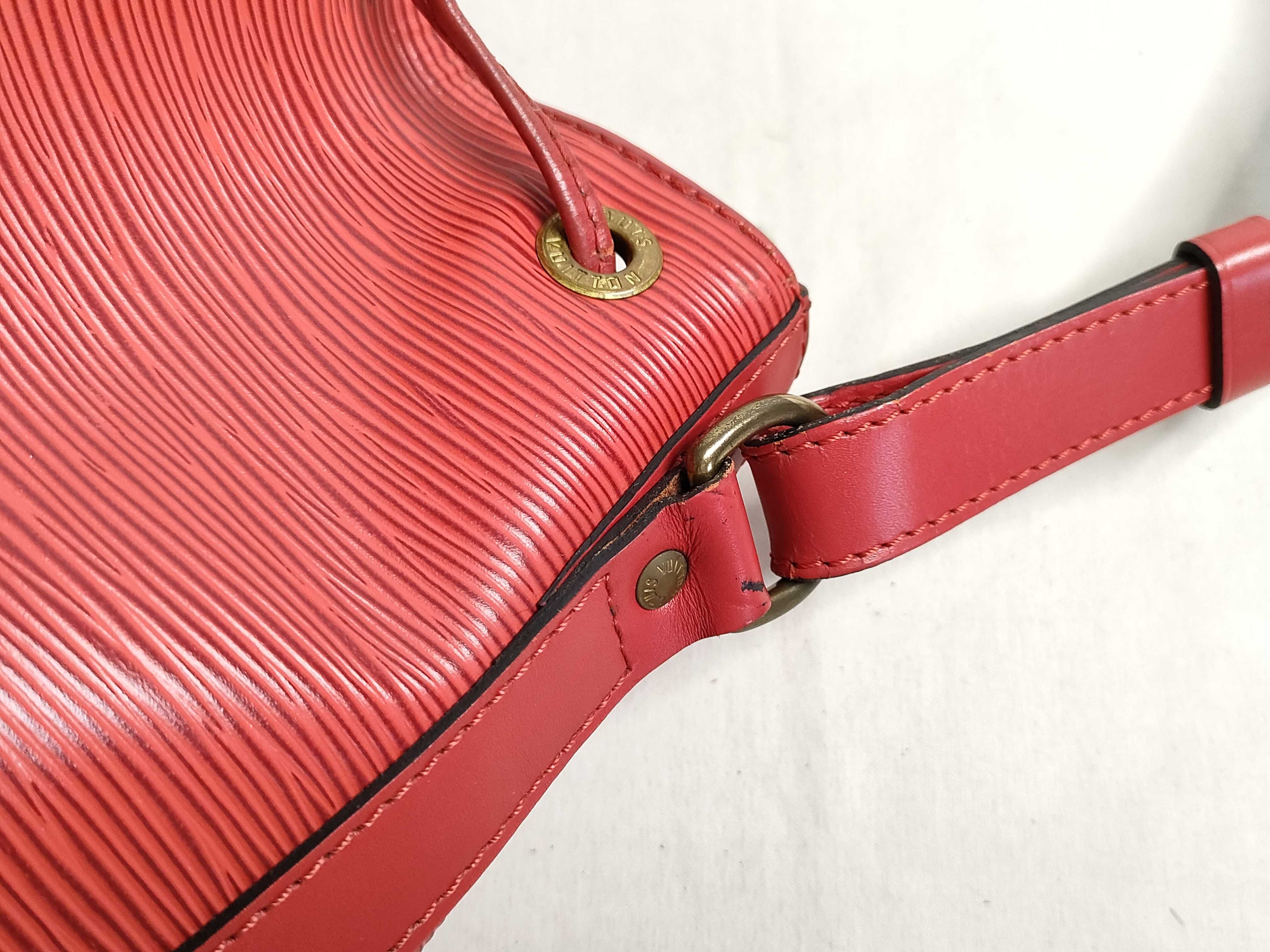 Epi LV Bag Epi Noe Shoulder Bag — view 5