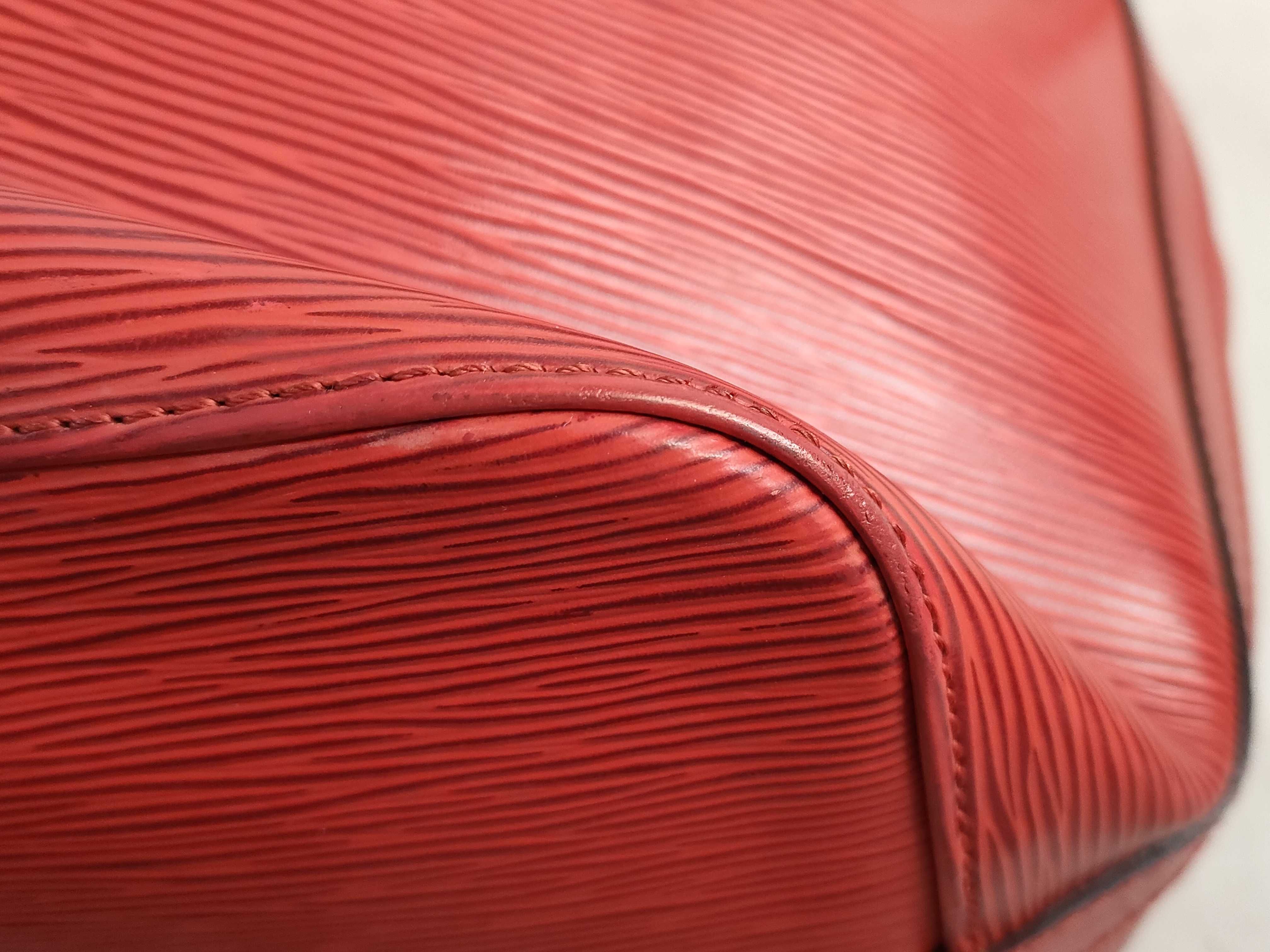 Epi LV Bag Epi Noe Shoulder Bag — view 6