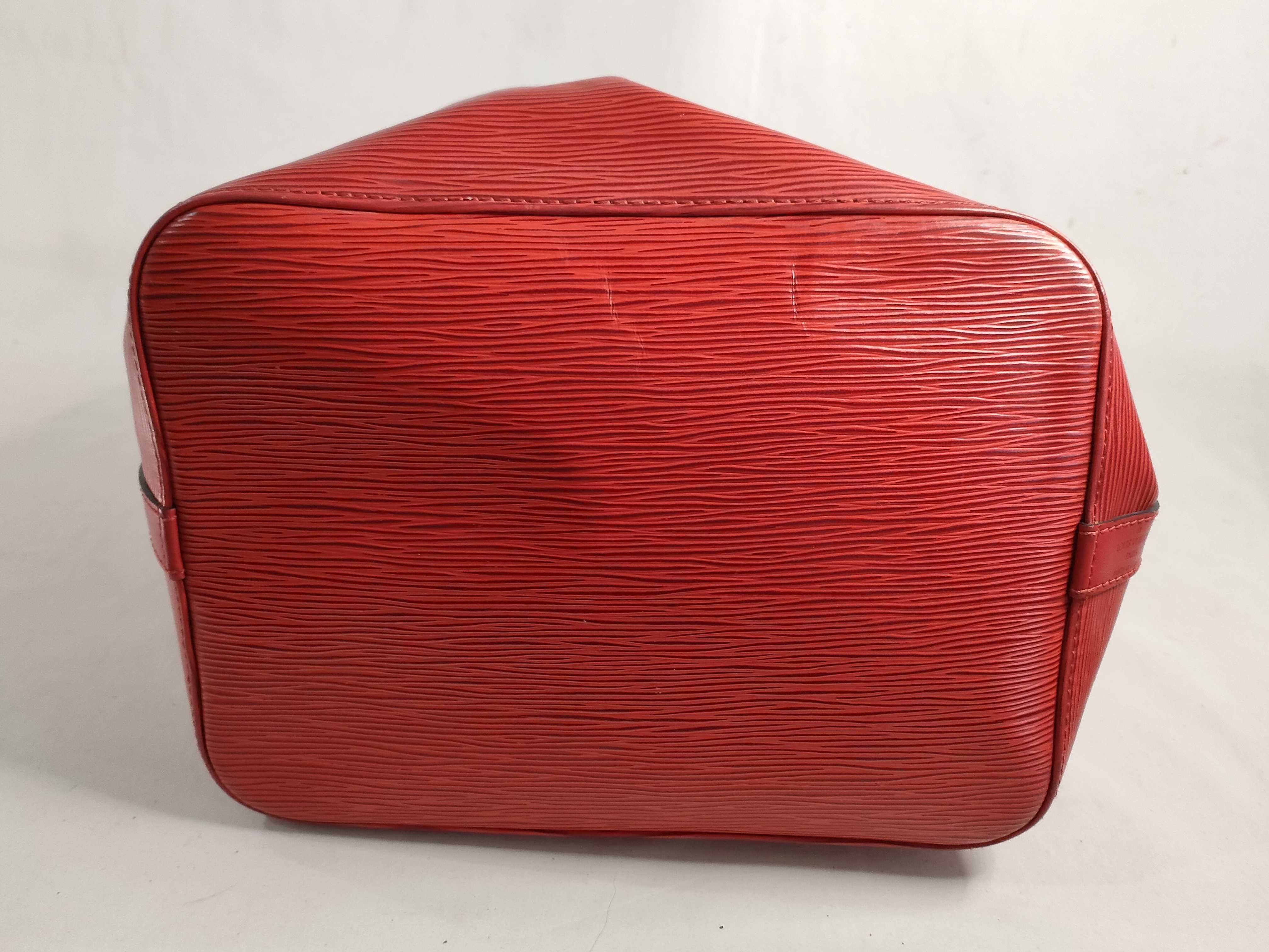 Epi LV Bag Epi Noe Shoulder Bag — view 7