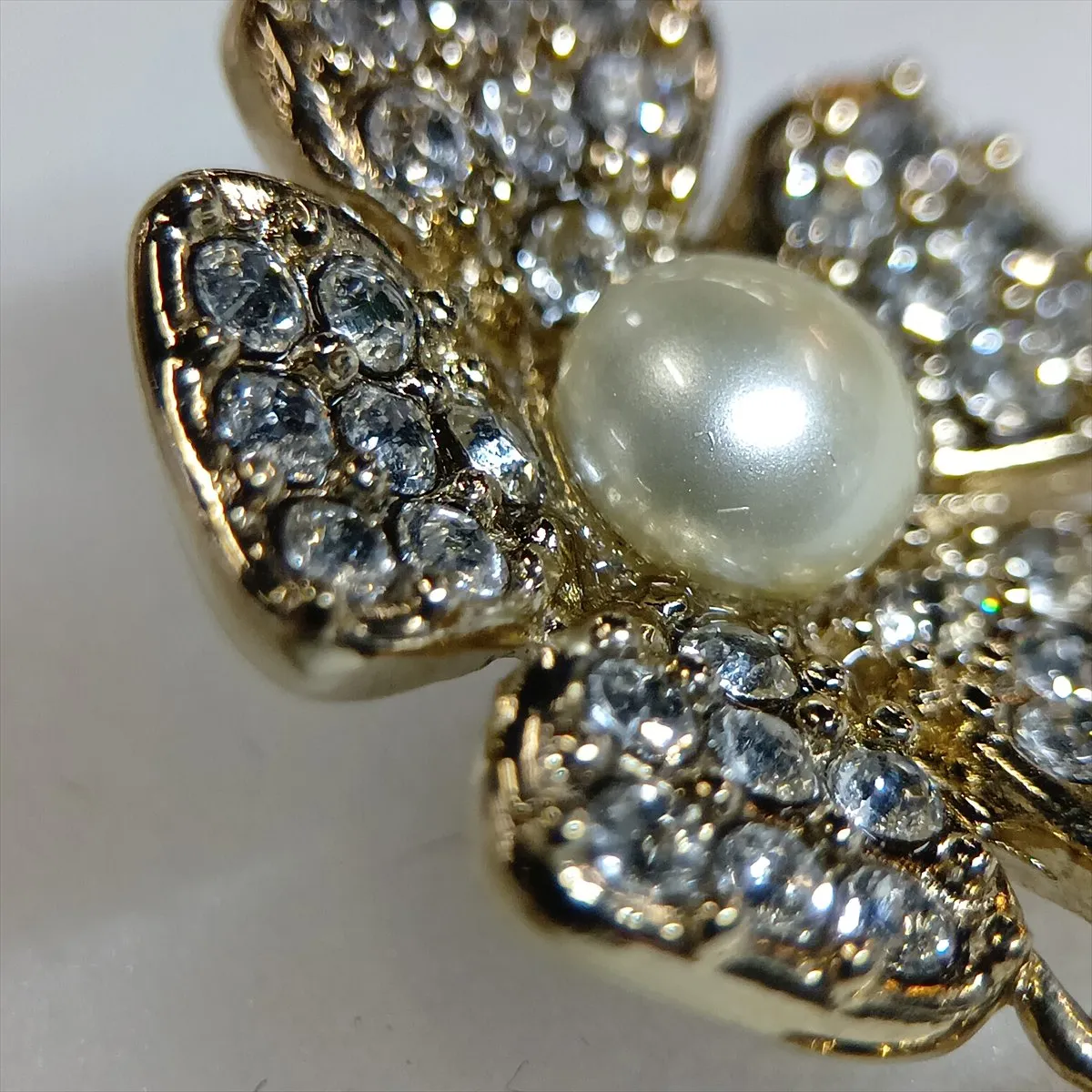 Coco Mark B24V Earrings (Pair) GP x Rhinestone x Faux Pearl Gold — view 6