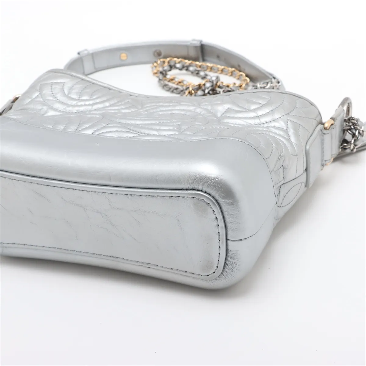 Gabriel de Chanel leather shoulder bag silver gold x silver hardware 28130483 28th series — view 3