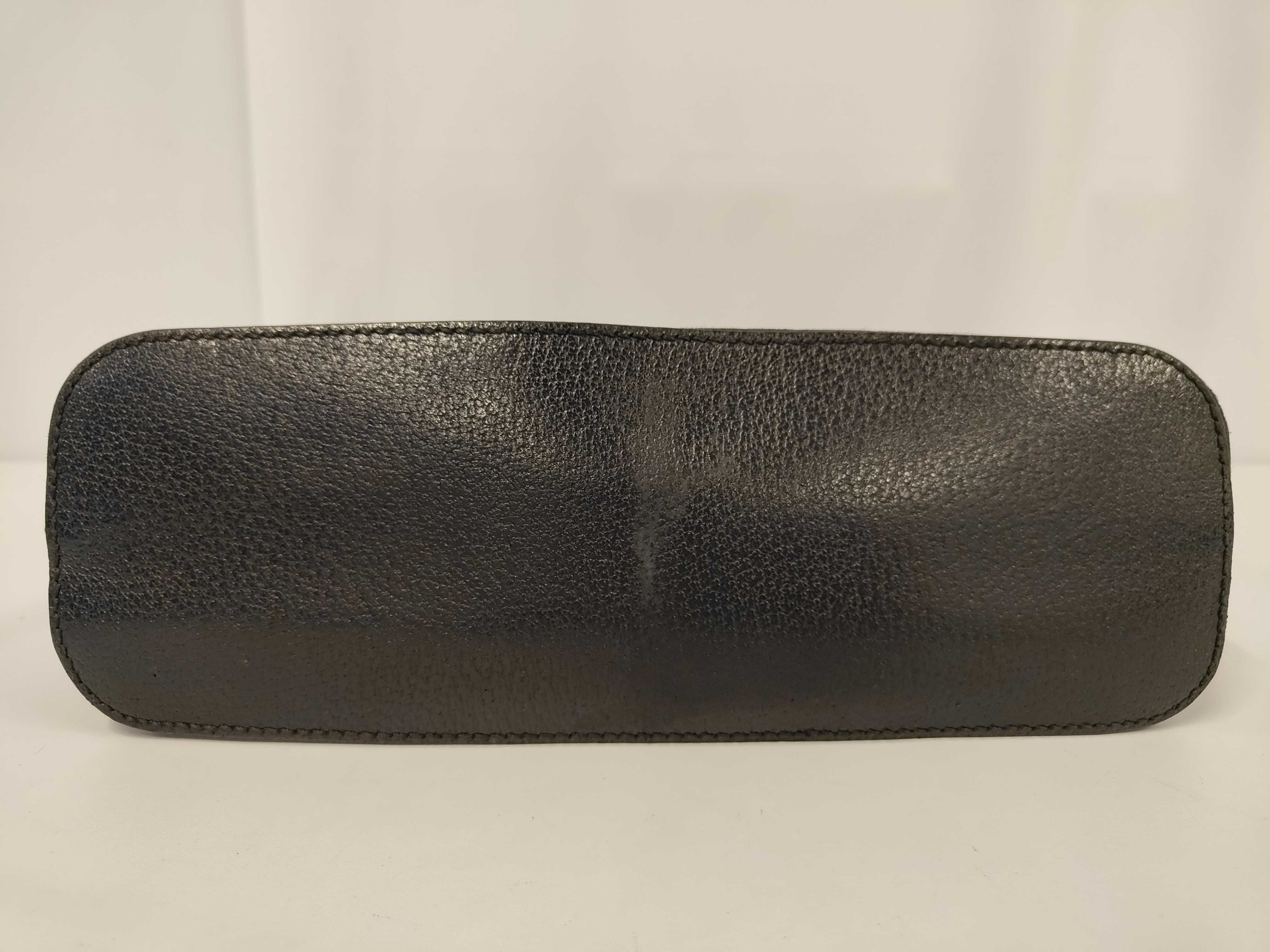 GG Canvas One-Shoulder Bag — view 7
