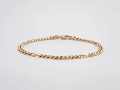Gold bracelet, wrist circumference approximately 17.5 cm