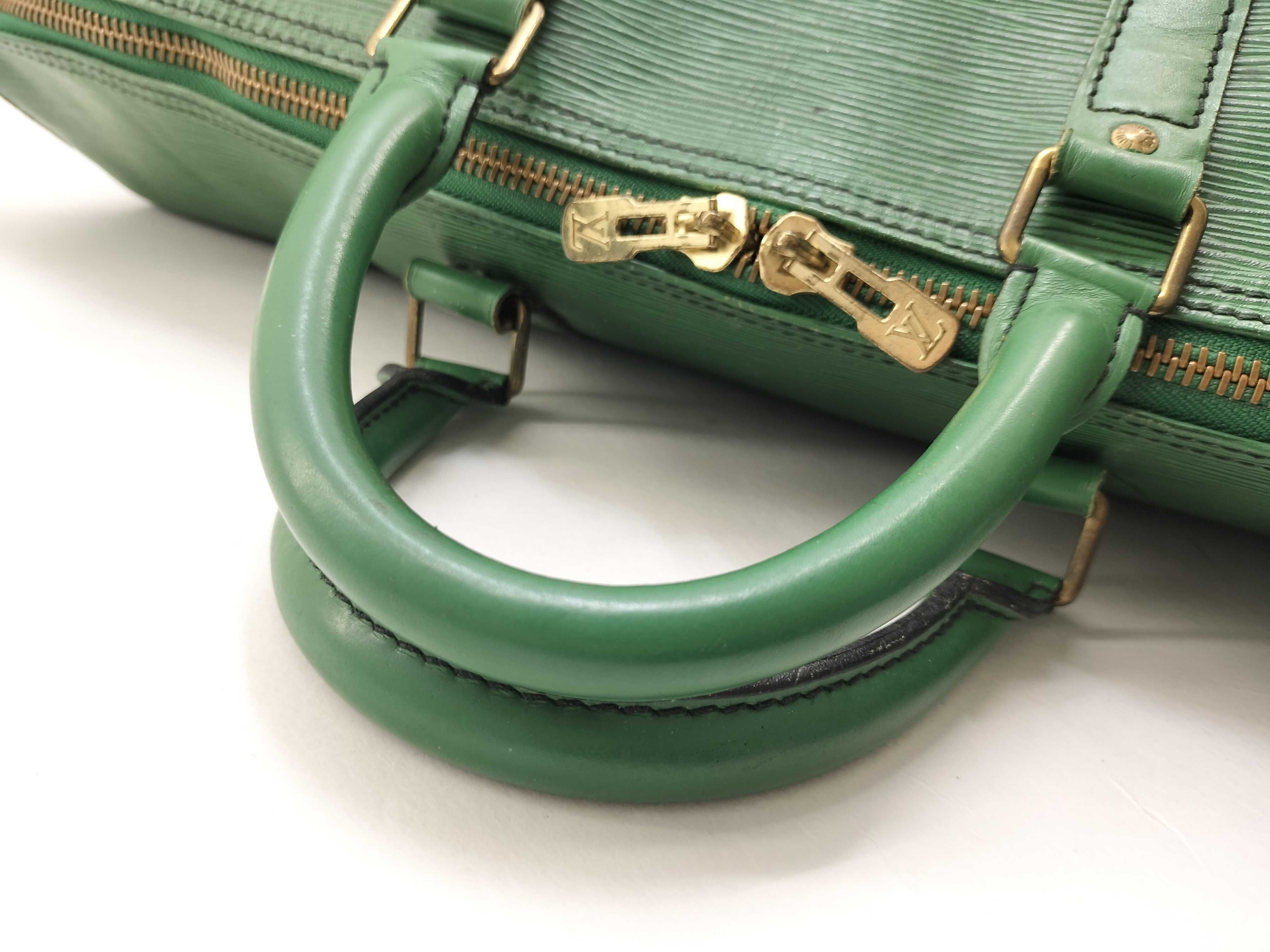 Epi LV Keepall Epi Boston Bag — view 9
