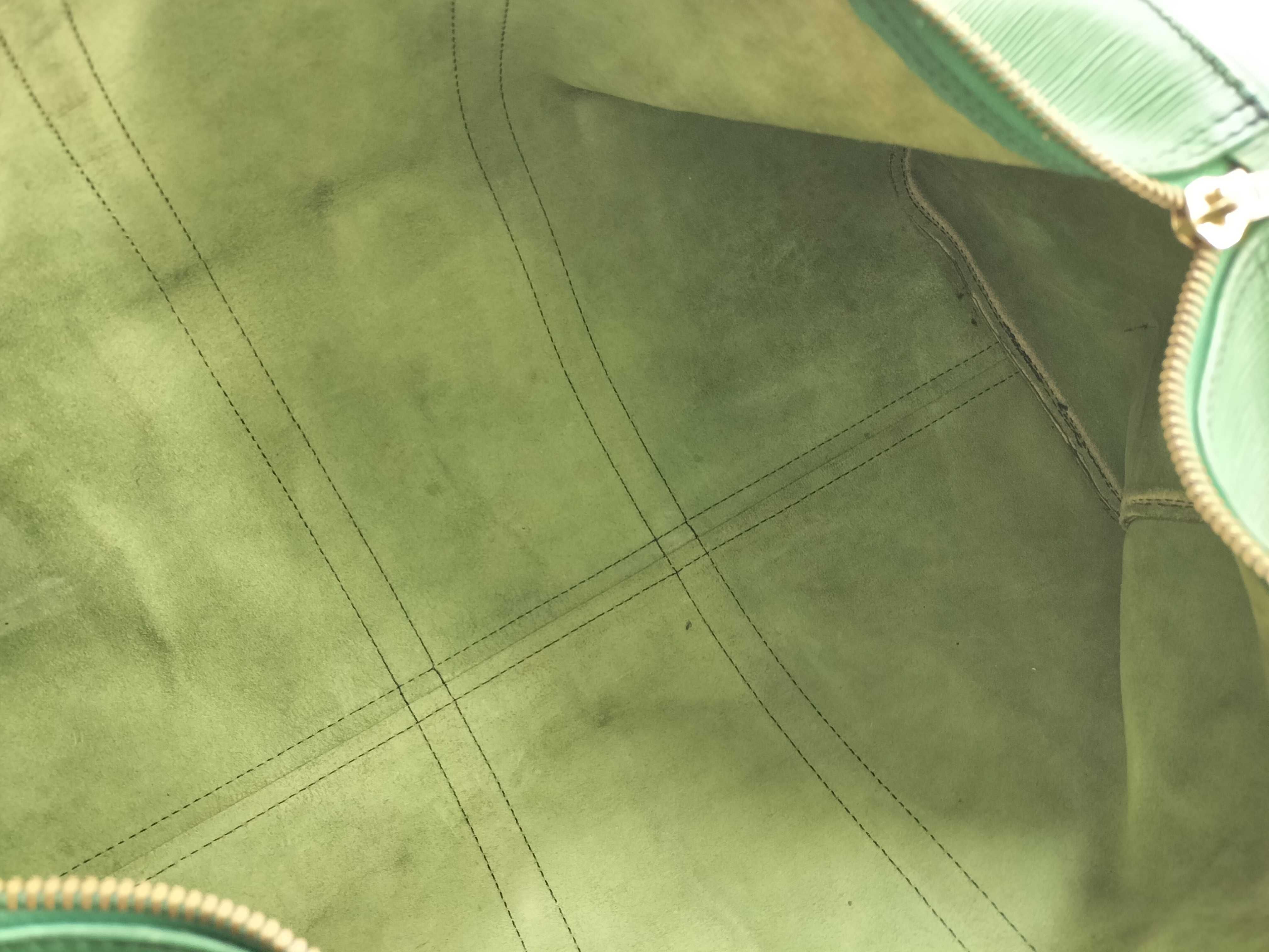 Epi LV Keepall Epi Boston Bag — view 10