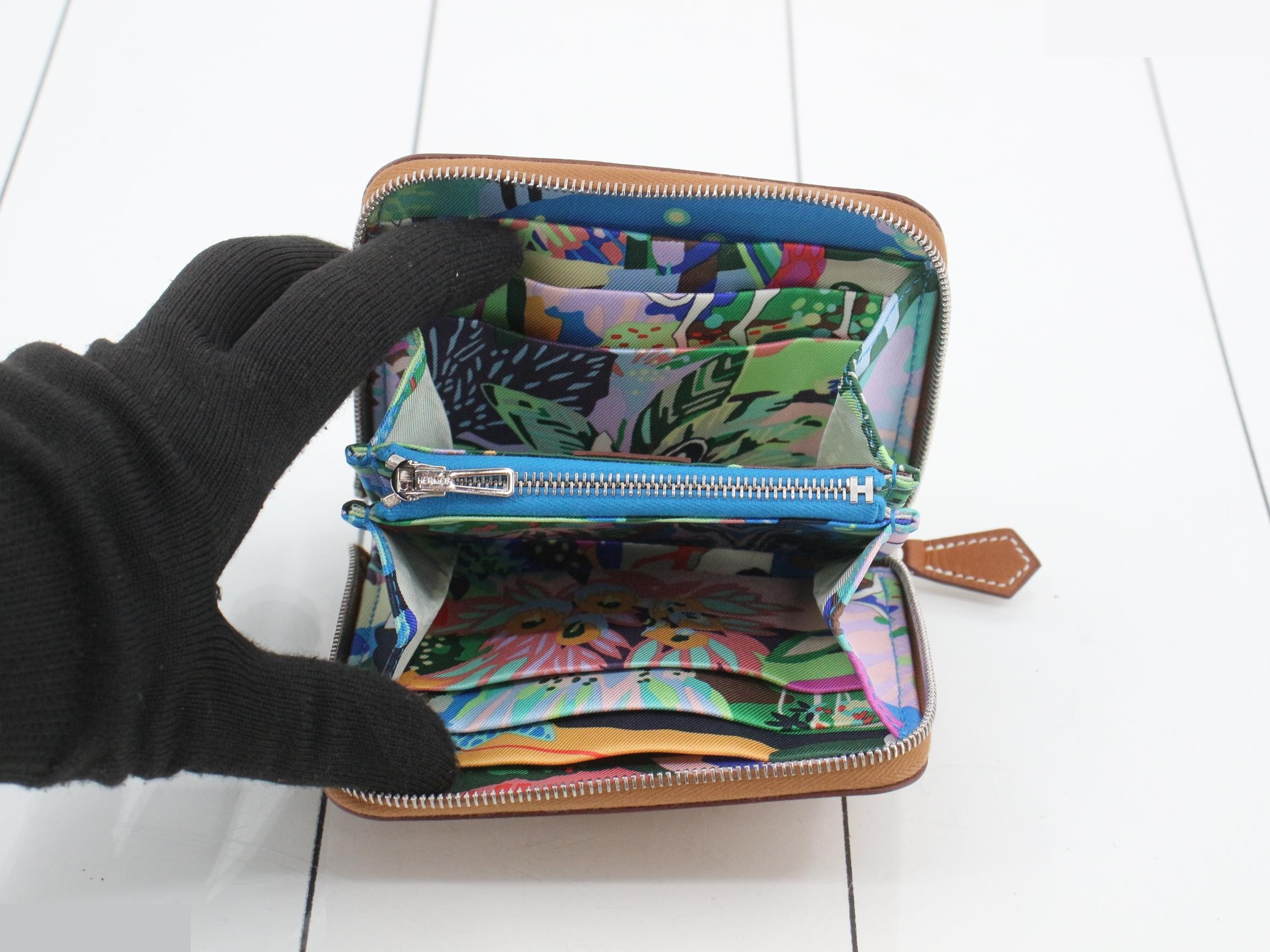 Silk In Wallet — view 4