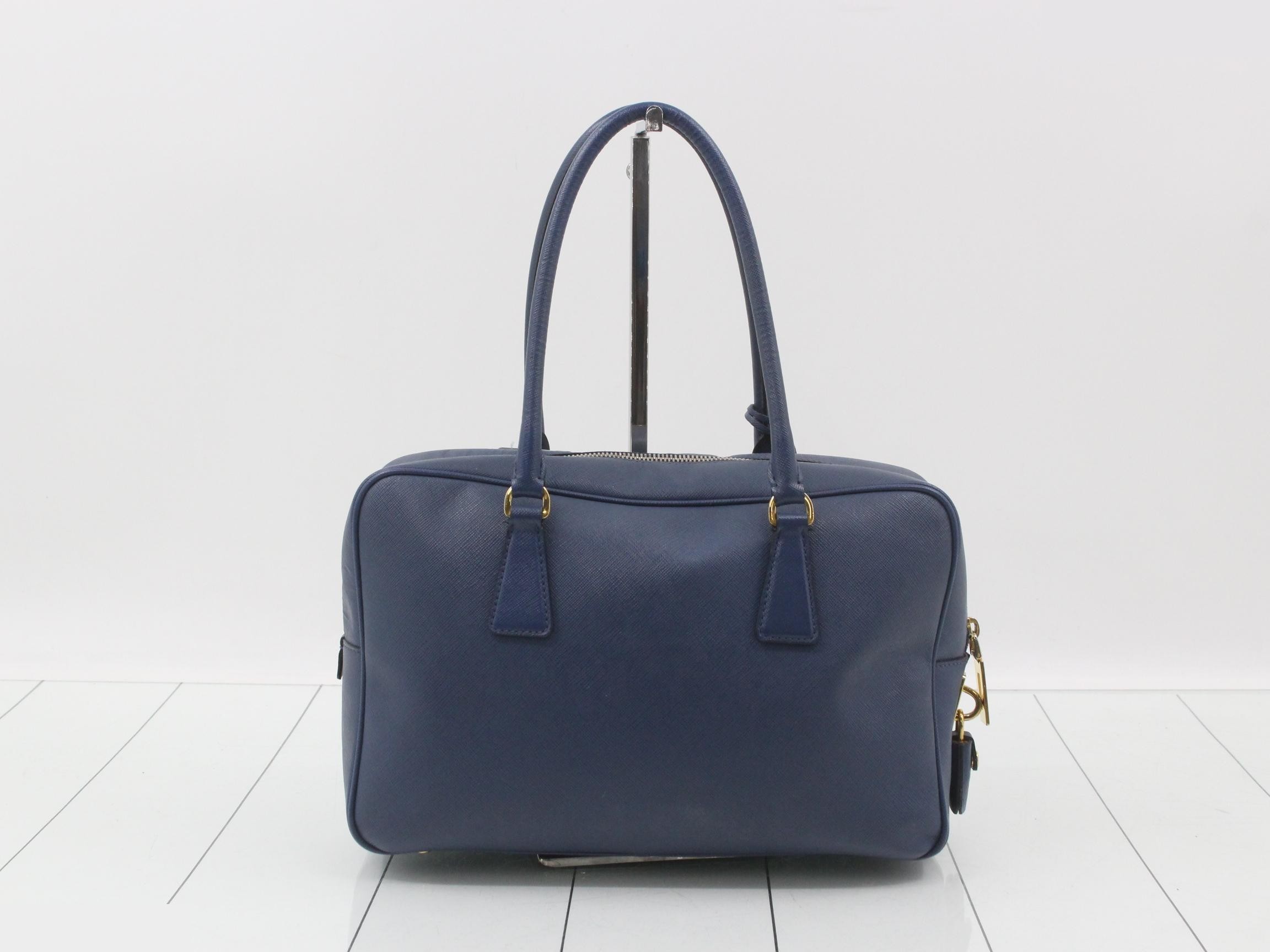Saffiano leather handbag with triangular plate, blue tones. — view 2