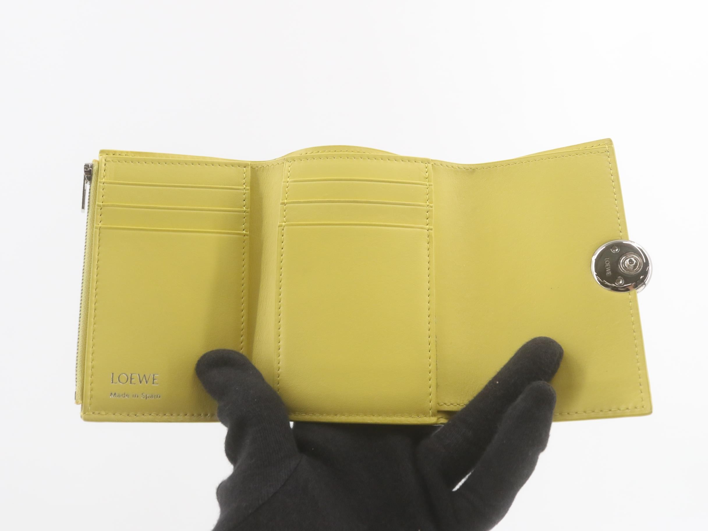 Pebble Tri-fold Wallet — view 4