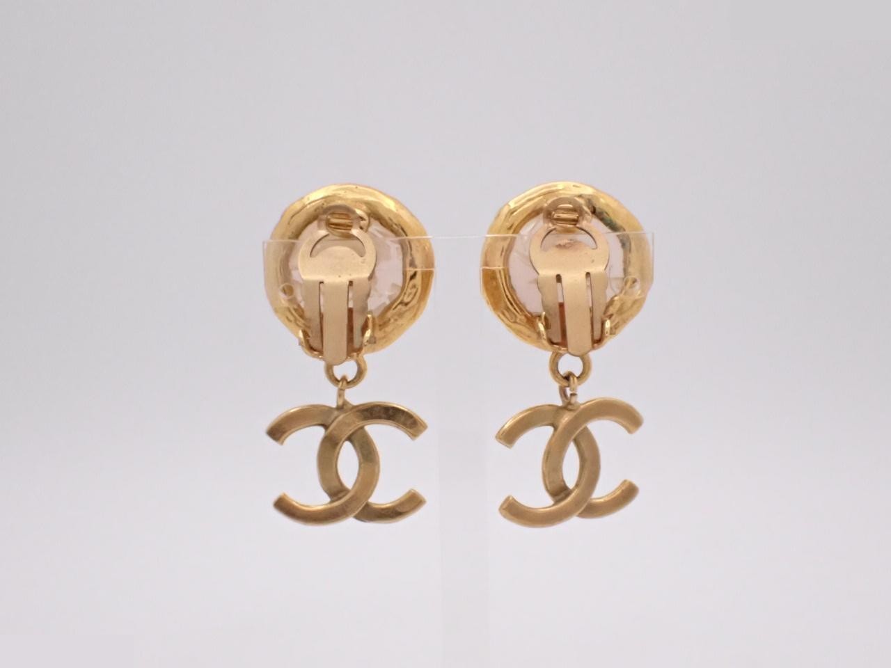 Earrings, Coco Mark, Pearl, Gold — view 2