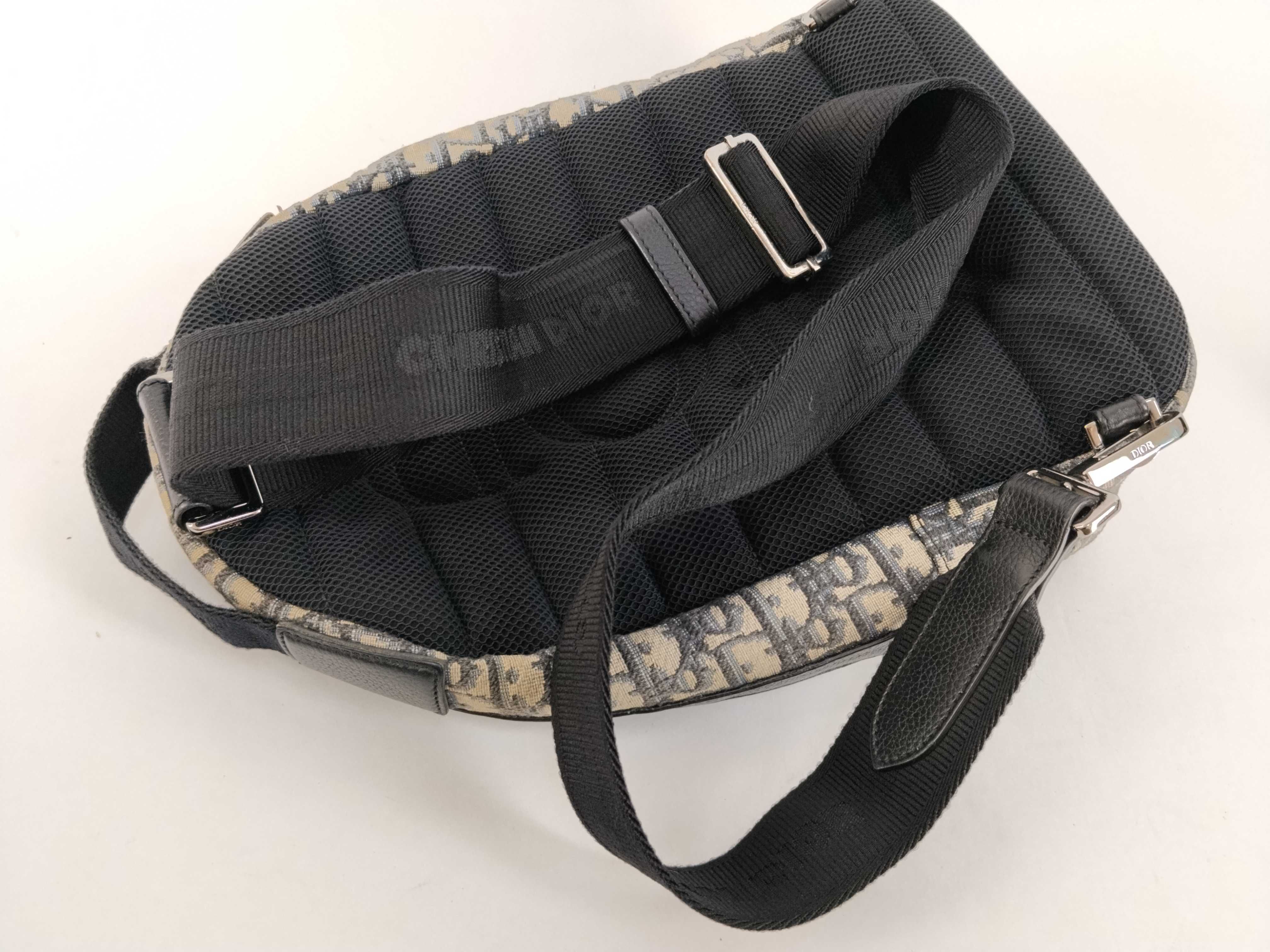 Trotter Oblique Canvas Leather Body Bag Shoulder Bag — view 3