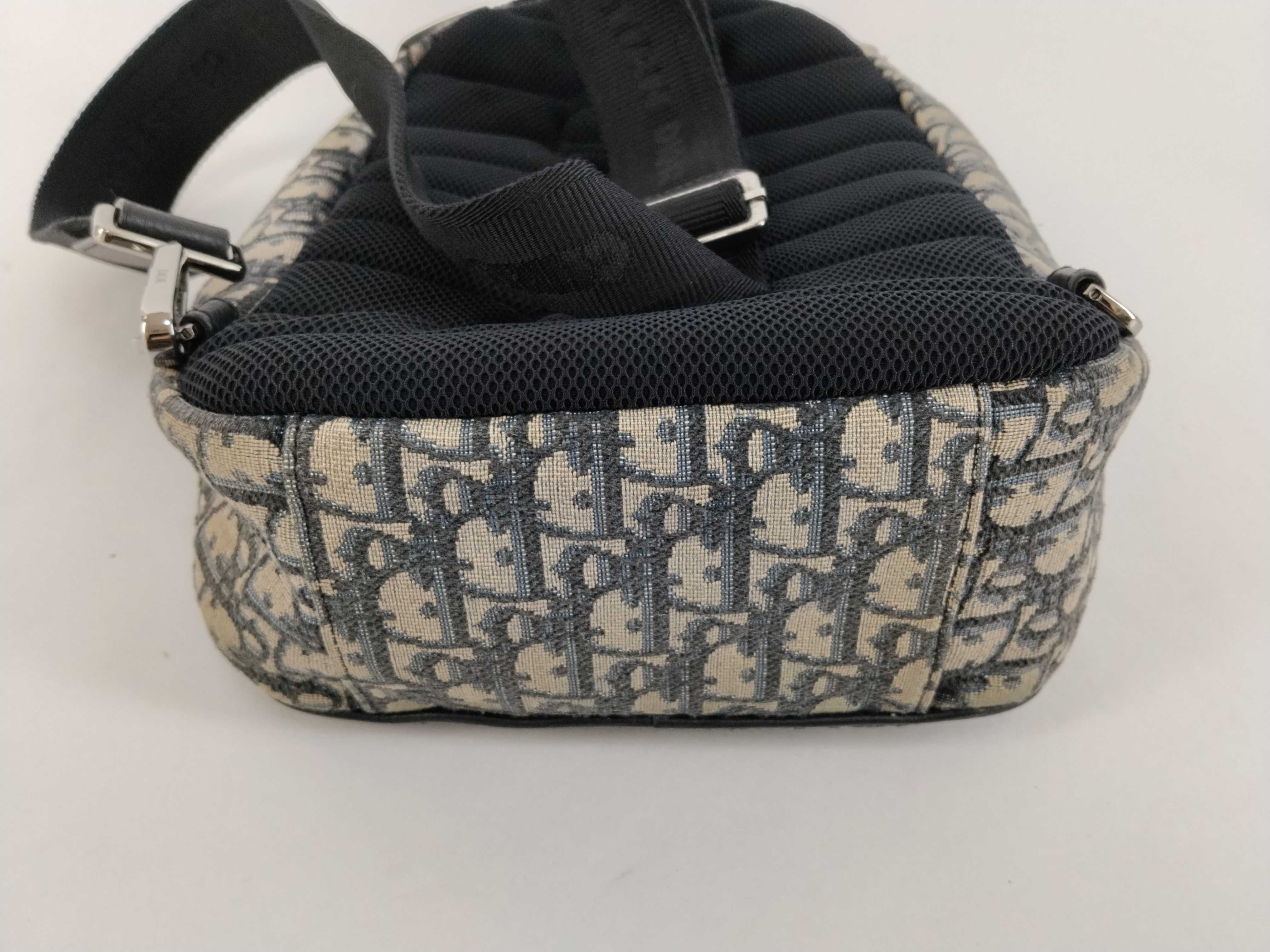 Trotter Oblique Canvas Leather Body Bag Shoulder Bag — view 7