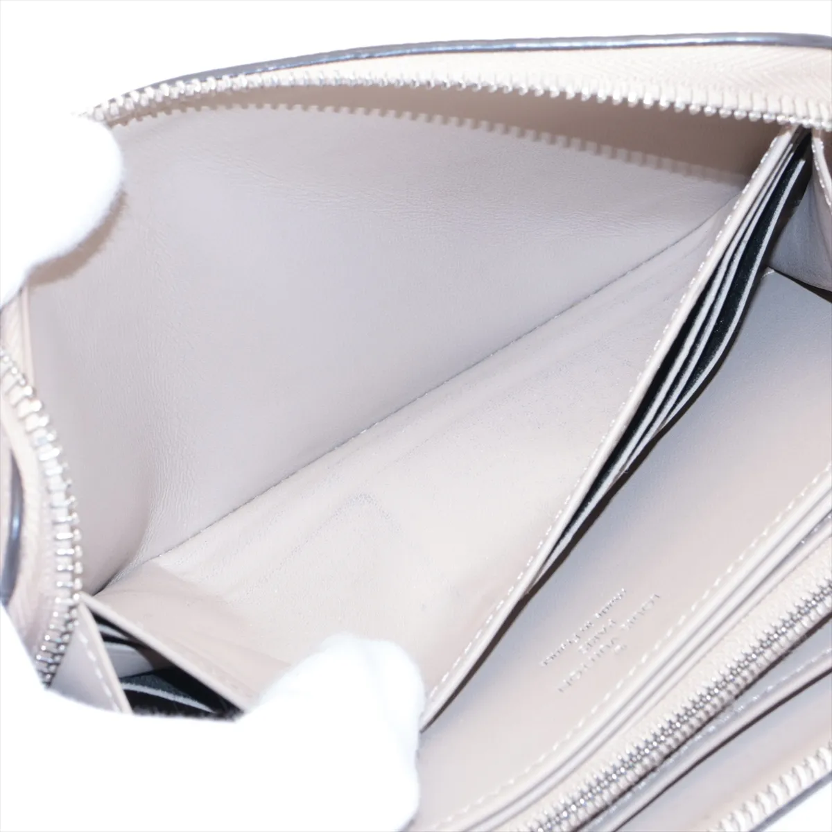 Mahina Zippy Wallet M69821 (Serial number unknown), Galet Round Zip Wallet — view 4