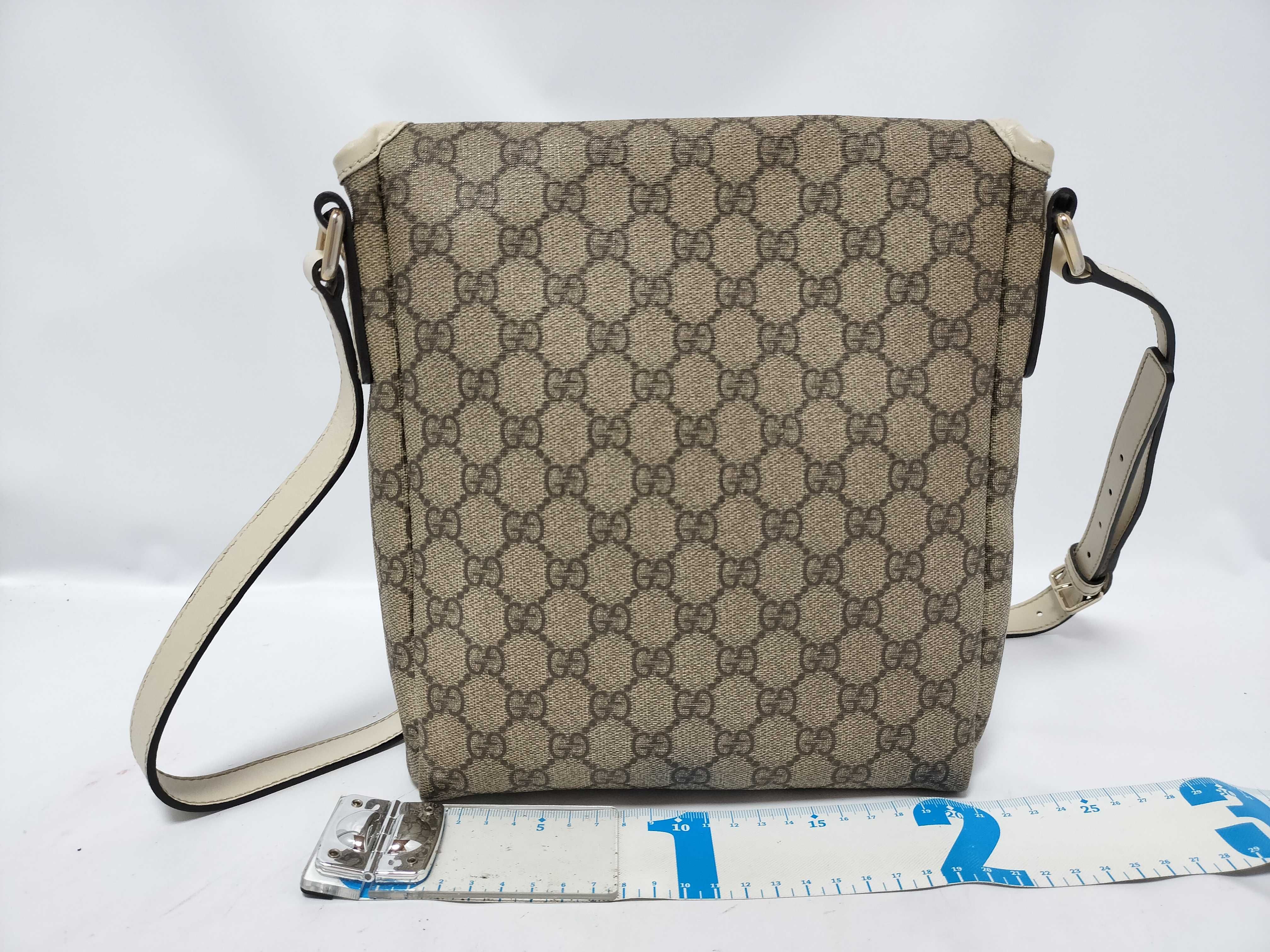 GG Supreme Messenger Bag Shoulder Bag — view 2