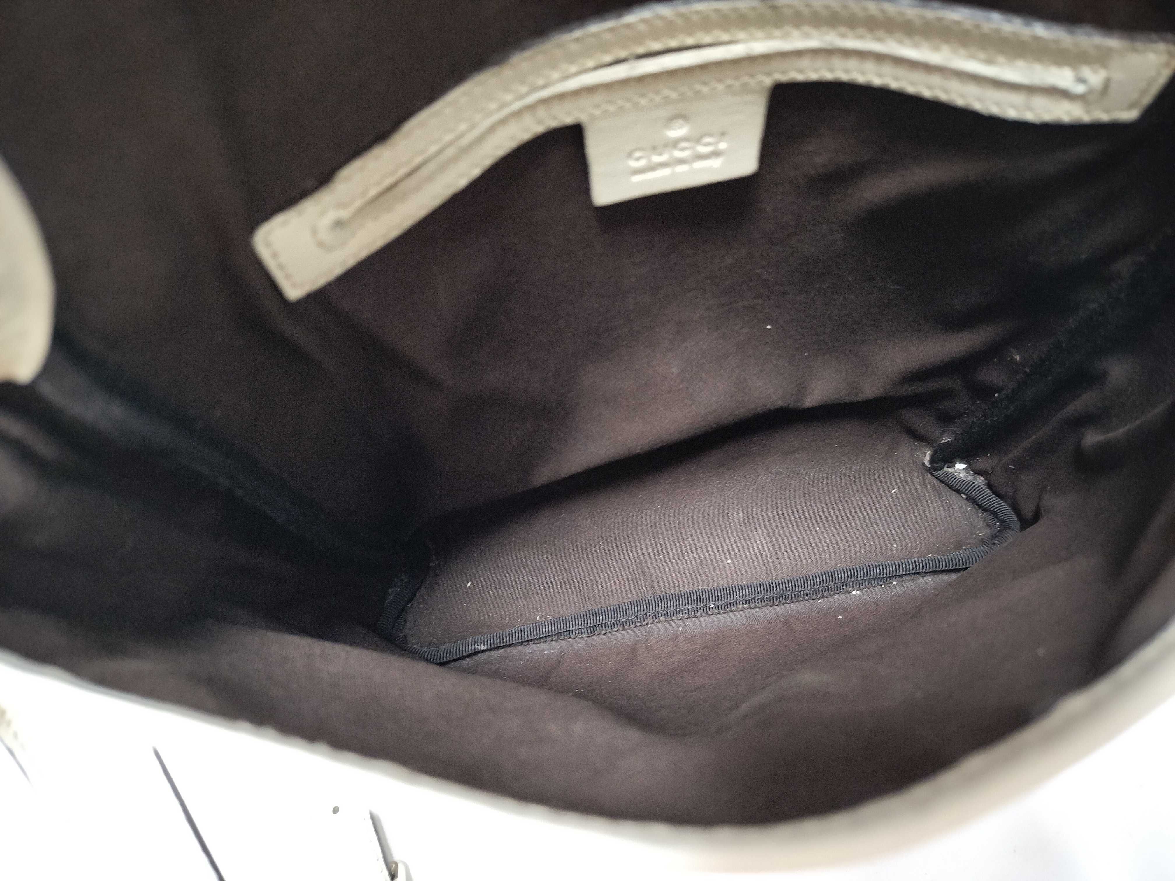 GG Supreme Messenger Bag Shoulder Bag — view 11