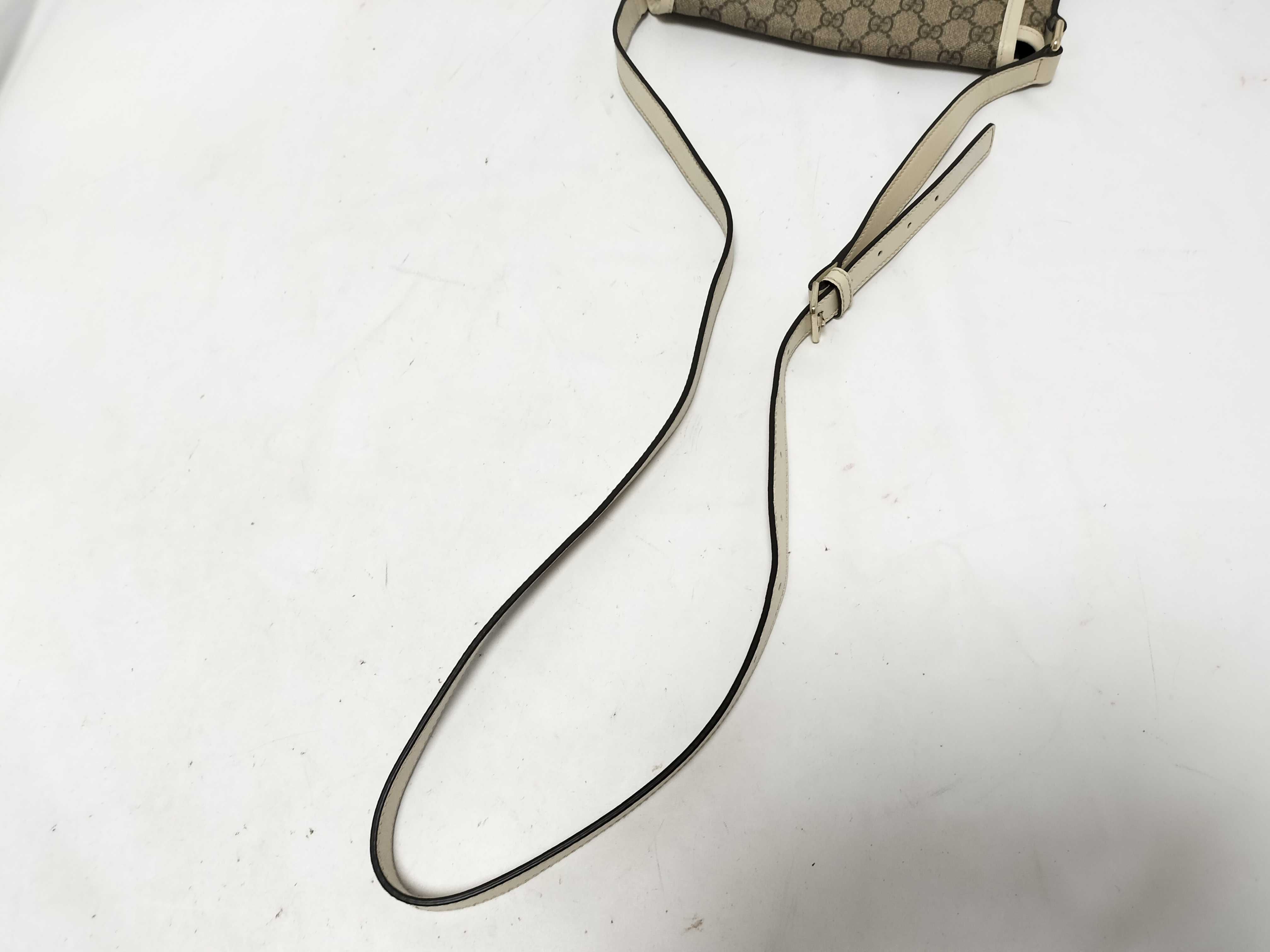GG Supreme Messenger Bag Shoulder Bag — view 3