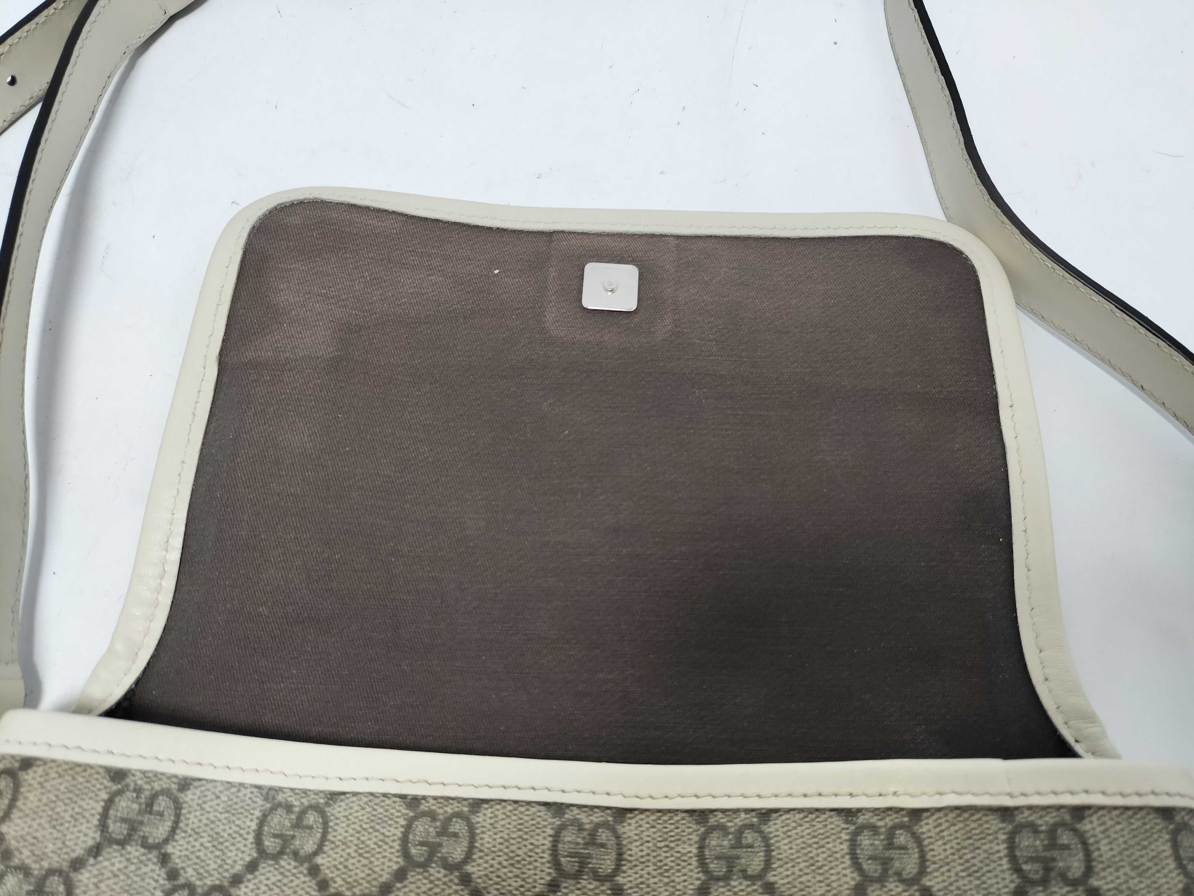 GG Supreme Messenger Bag Shoulder Bag — view 9