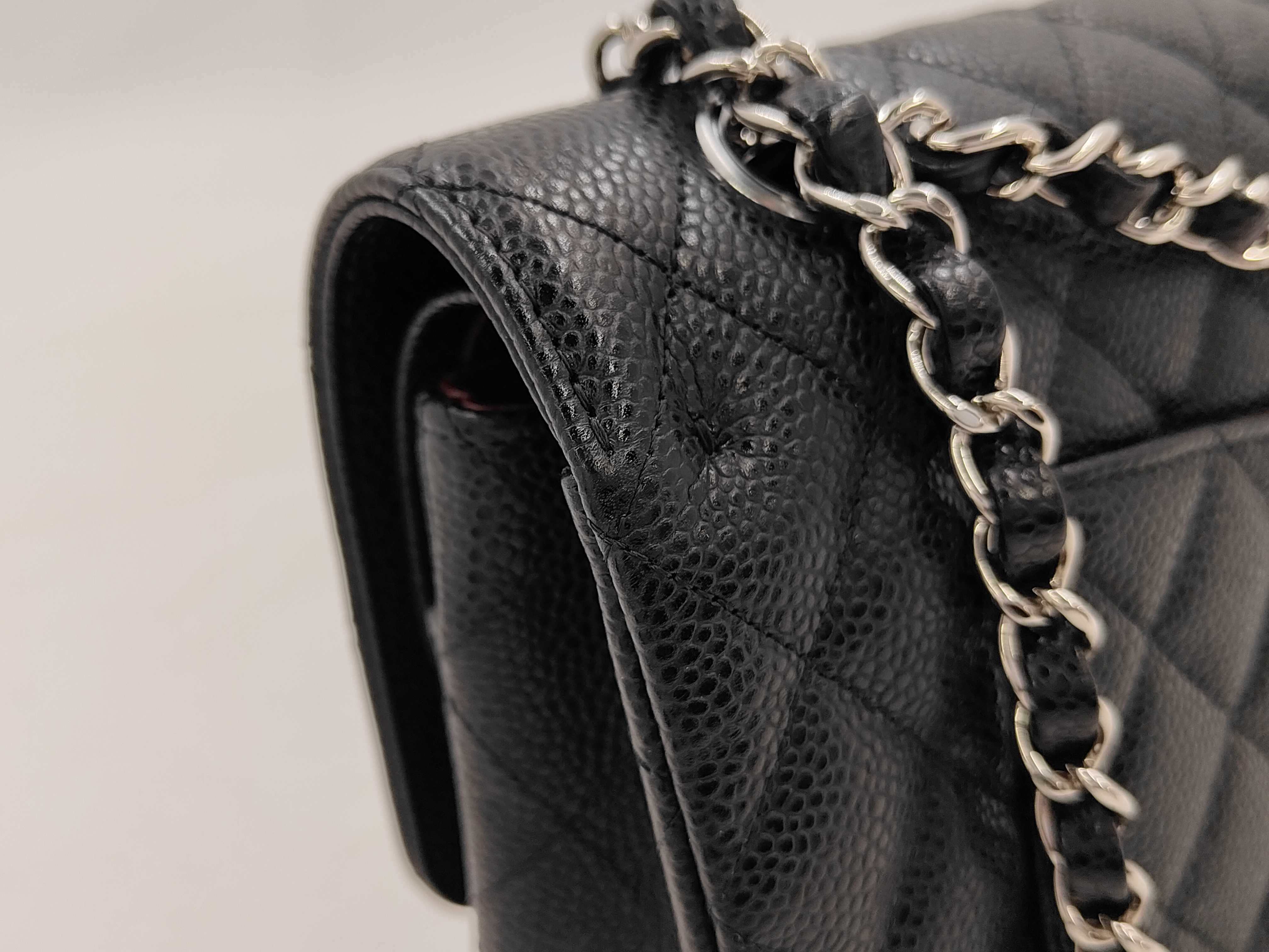 Matelassé 25 Caviar Skin Black Silver Hardware Double Flap Shoulder Bag (Serial Number 27) — view 11
