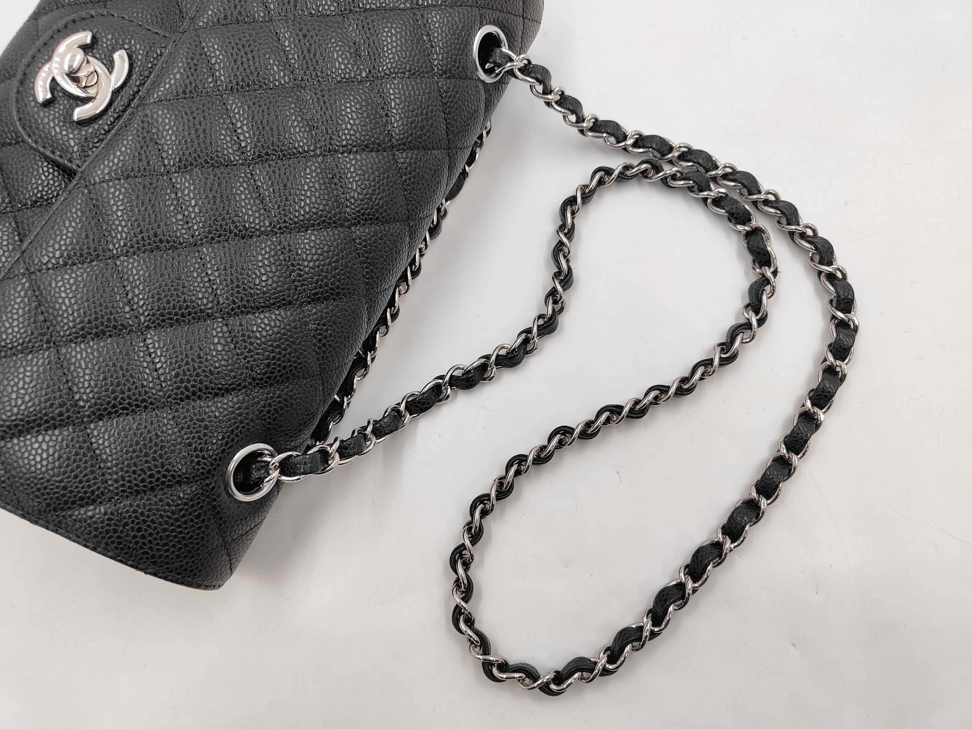Matelassé 25 Caviar Skin Black Silver Hardware Double Flap Shoulder Bag (Serial Number 27) — view 3