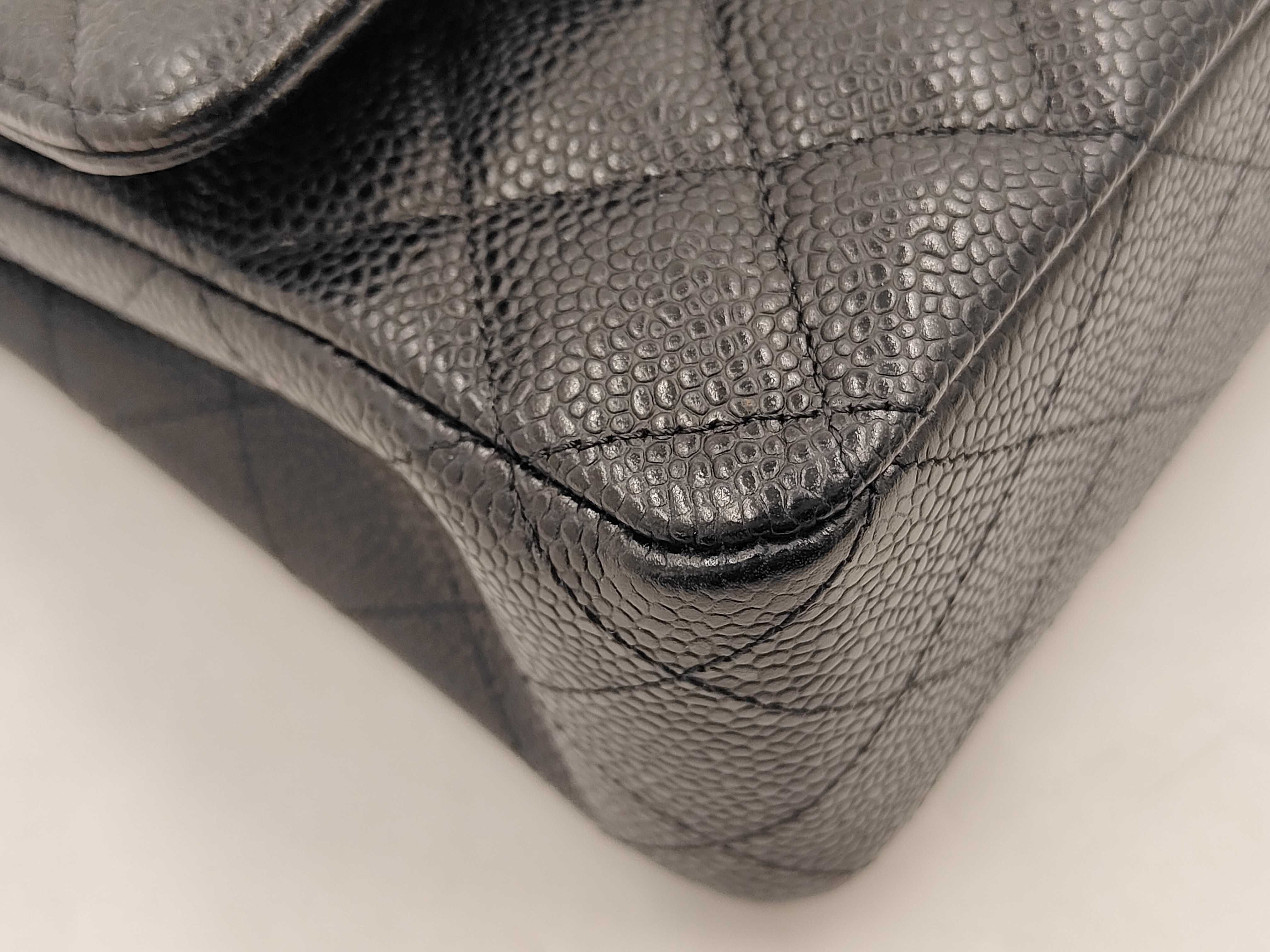 Matelassé 25 Caviar Skin Black Silver Hardware Double Flap Shoulder Bag (Serial Number 27) — view 5