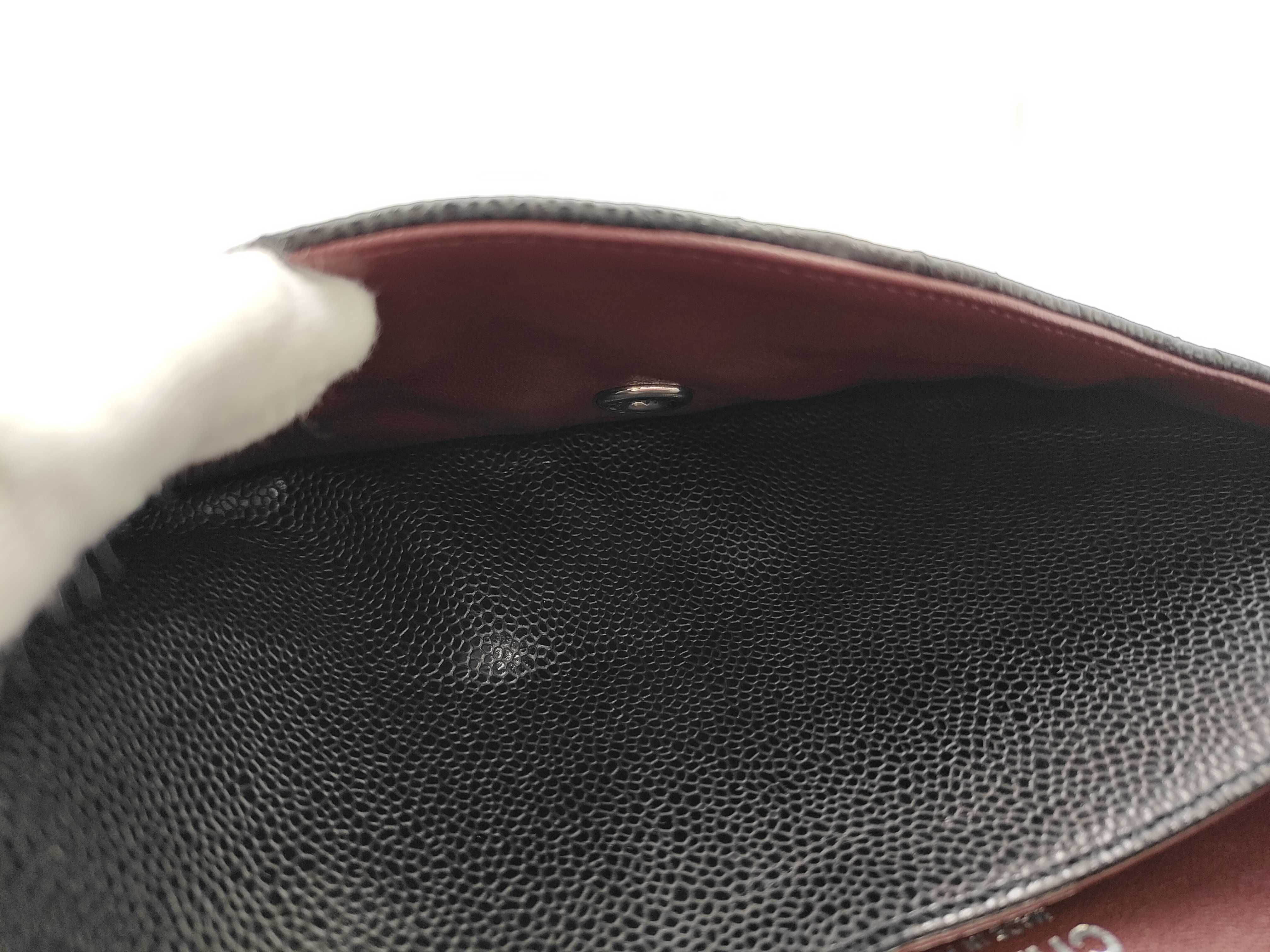 Matelassé 25 Caviar Skin Black Silver Hardware Double Flap Shoulder Bag (Serial Number 27) — view 10