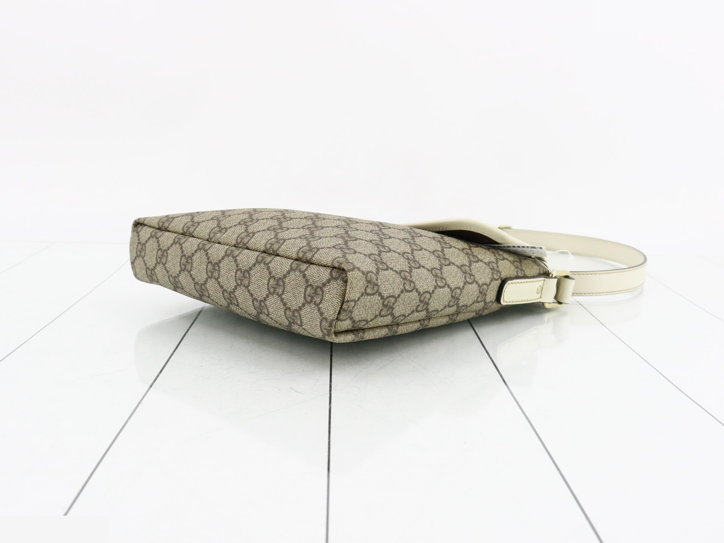 GG Supreme Messenger Bag — view 6