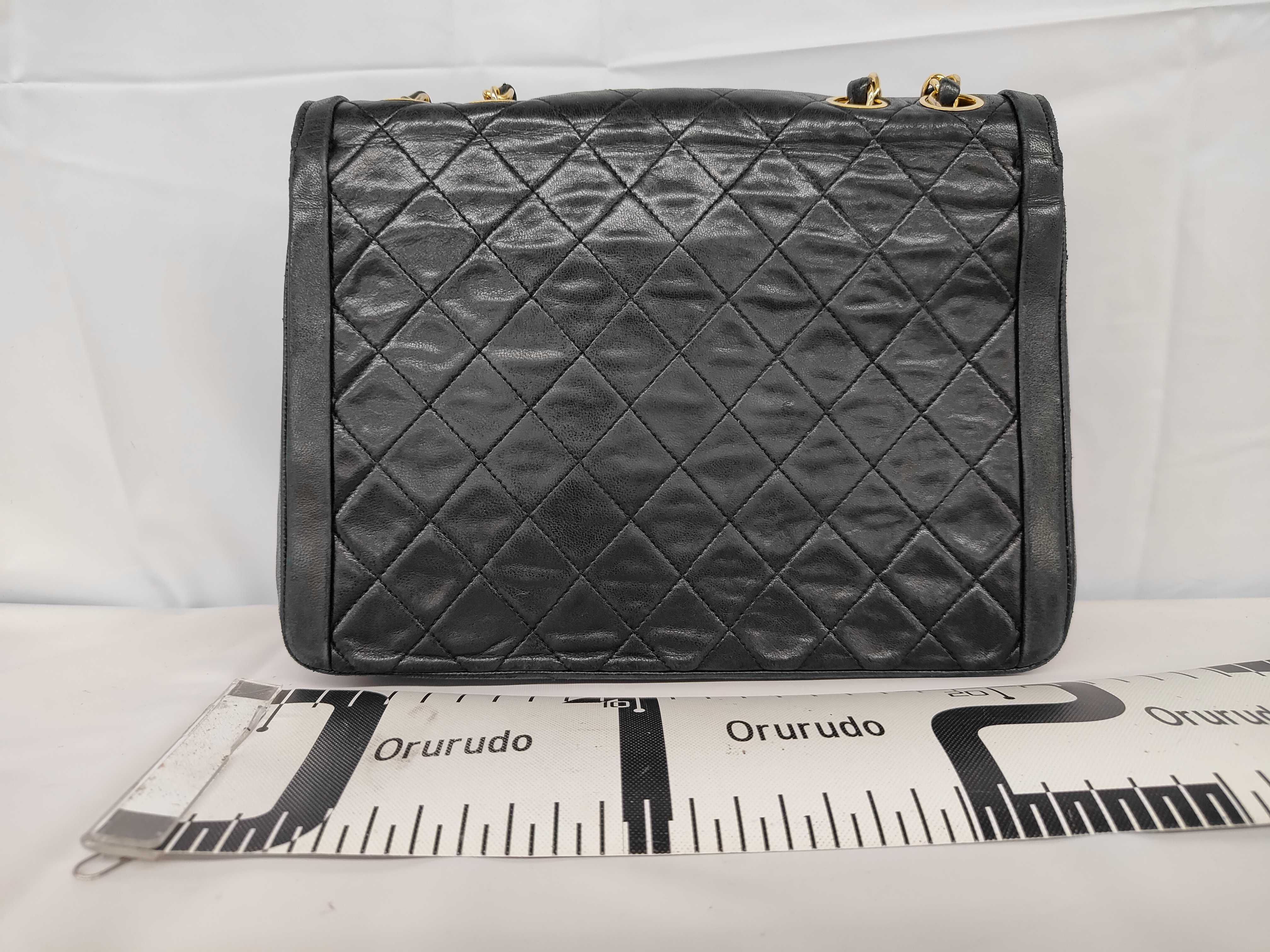 Matelassé Lambskin Single Flap Single Chain Bag Diana Flap Black Gold Hardware Shoulder Bag — view 2