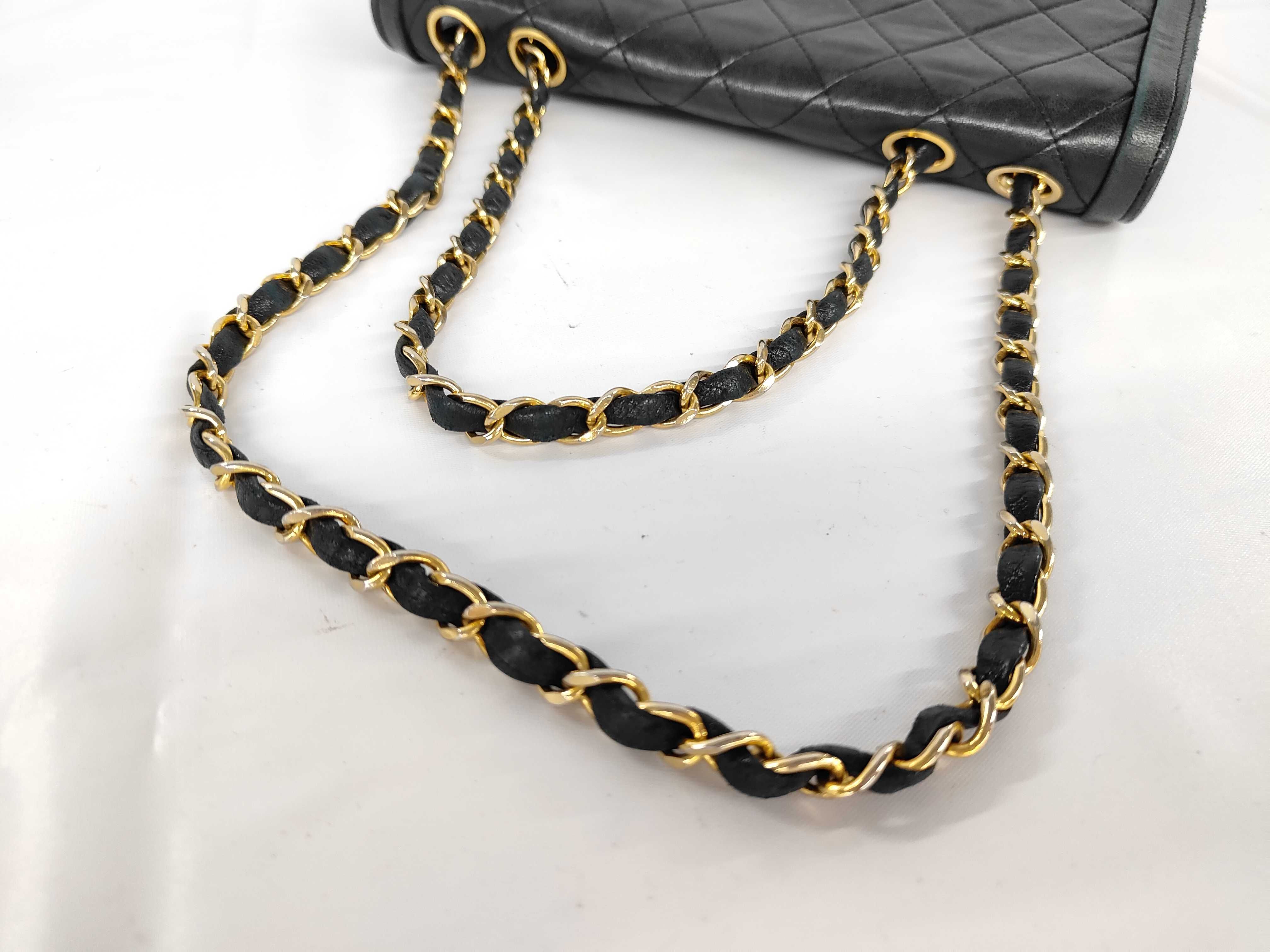 Matelassé Lambskin Single Flap Single Chain Bag Diana Flap Black Gold Hardware Shoulder Bag — view 3