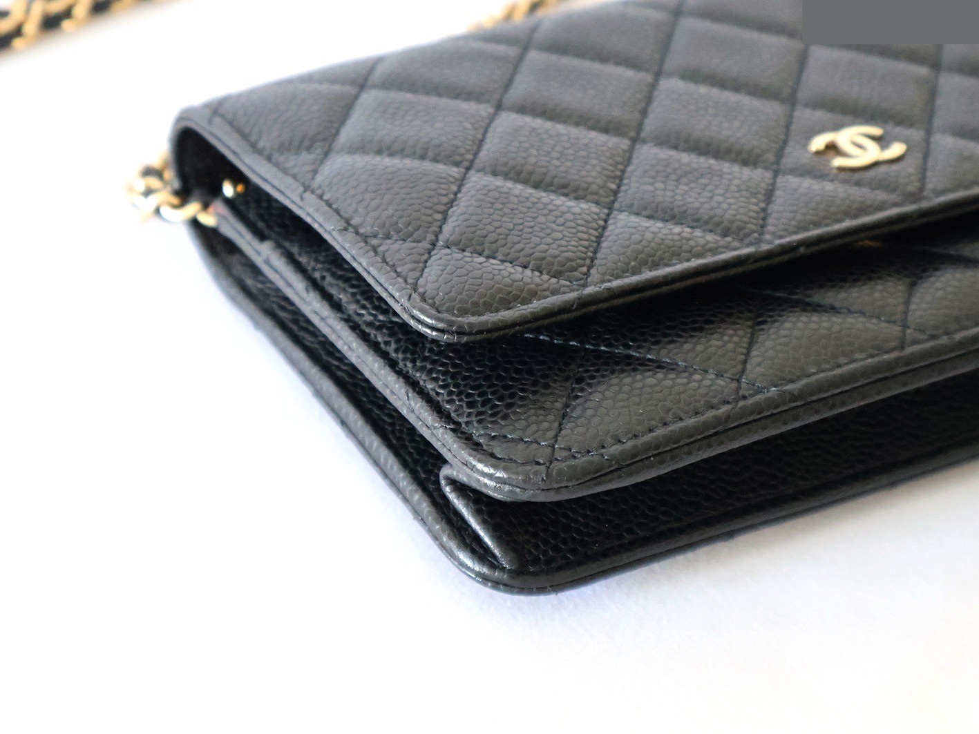 Caviar leather matelassé chain wallet shoulder bag, black — view 3
