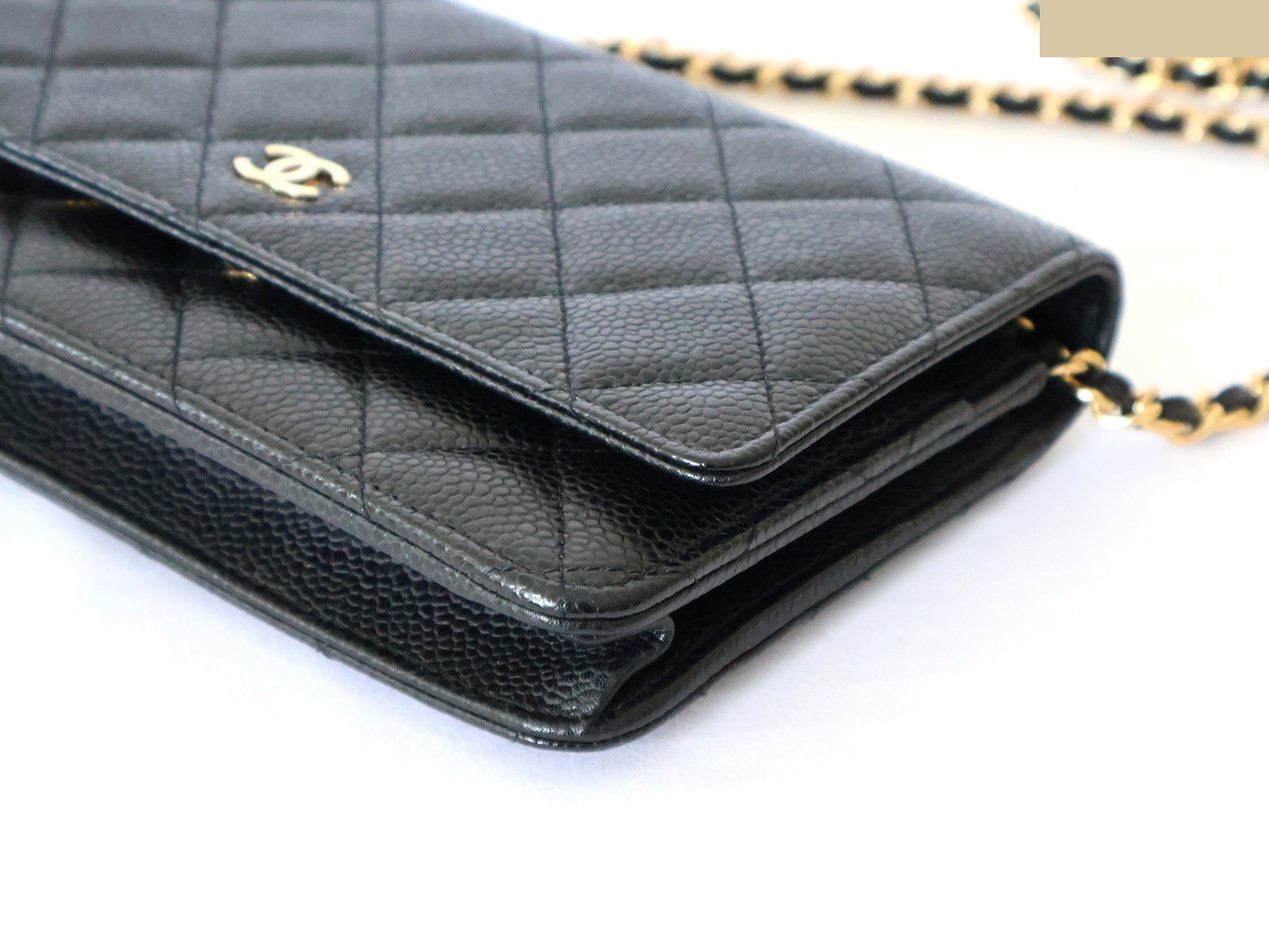 Caviar leather matelassé chain wallet shoulder bag, black — view 4