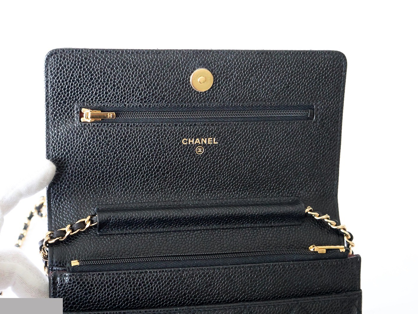 Caviar leather matelassé chain wallet shoulder bag, black — view 9