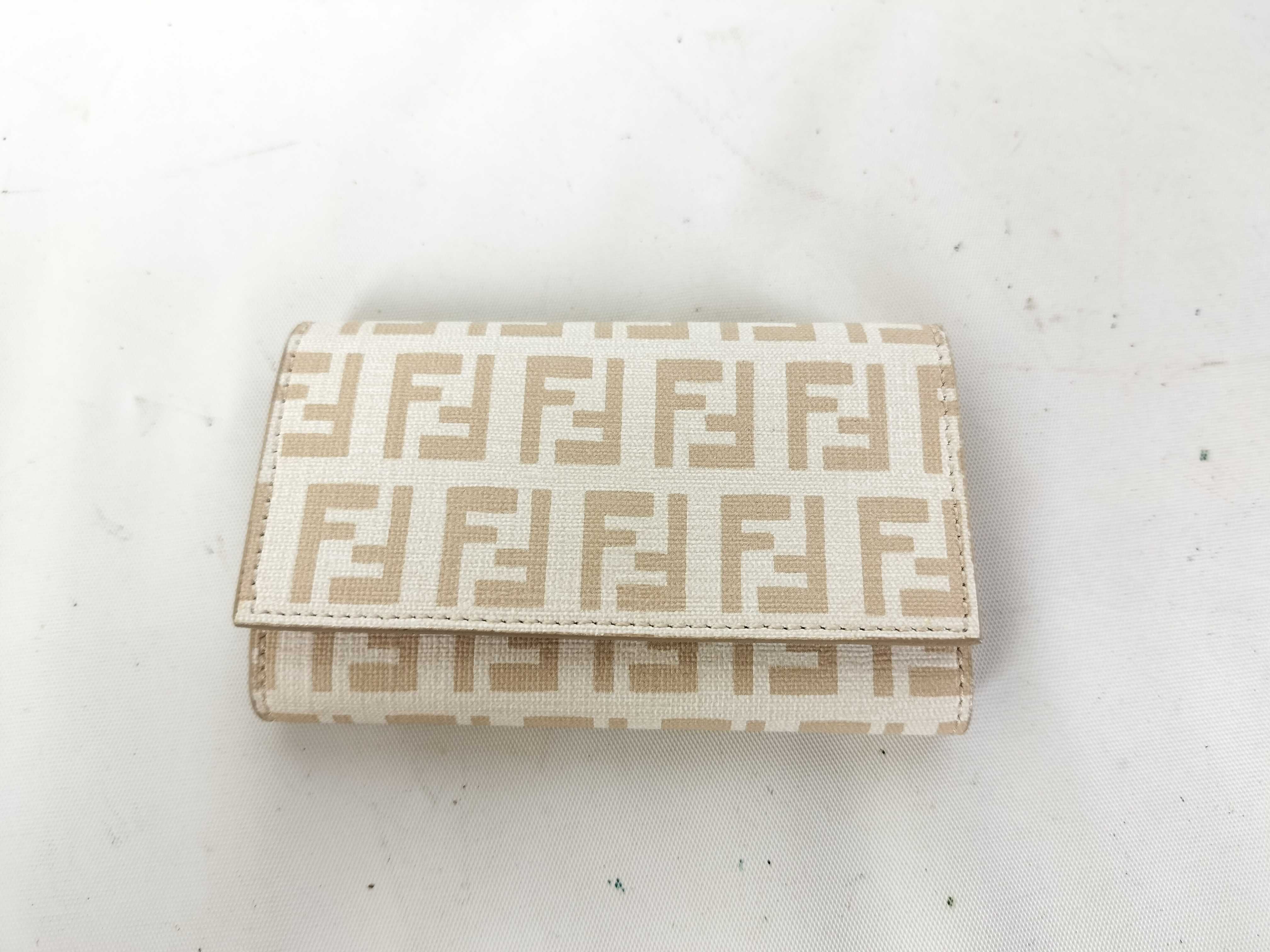 6 key case/key chain