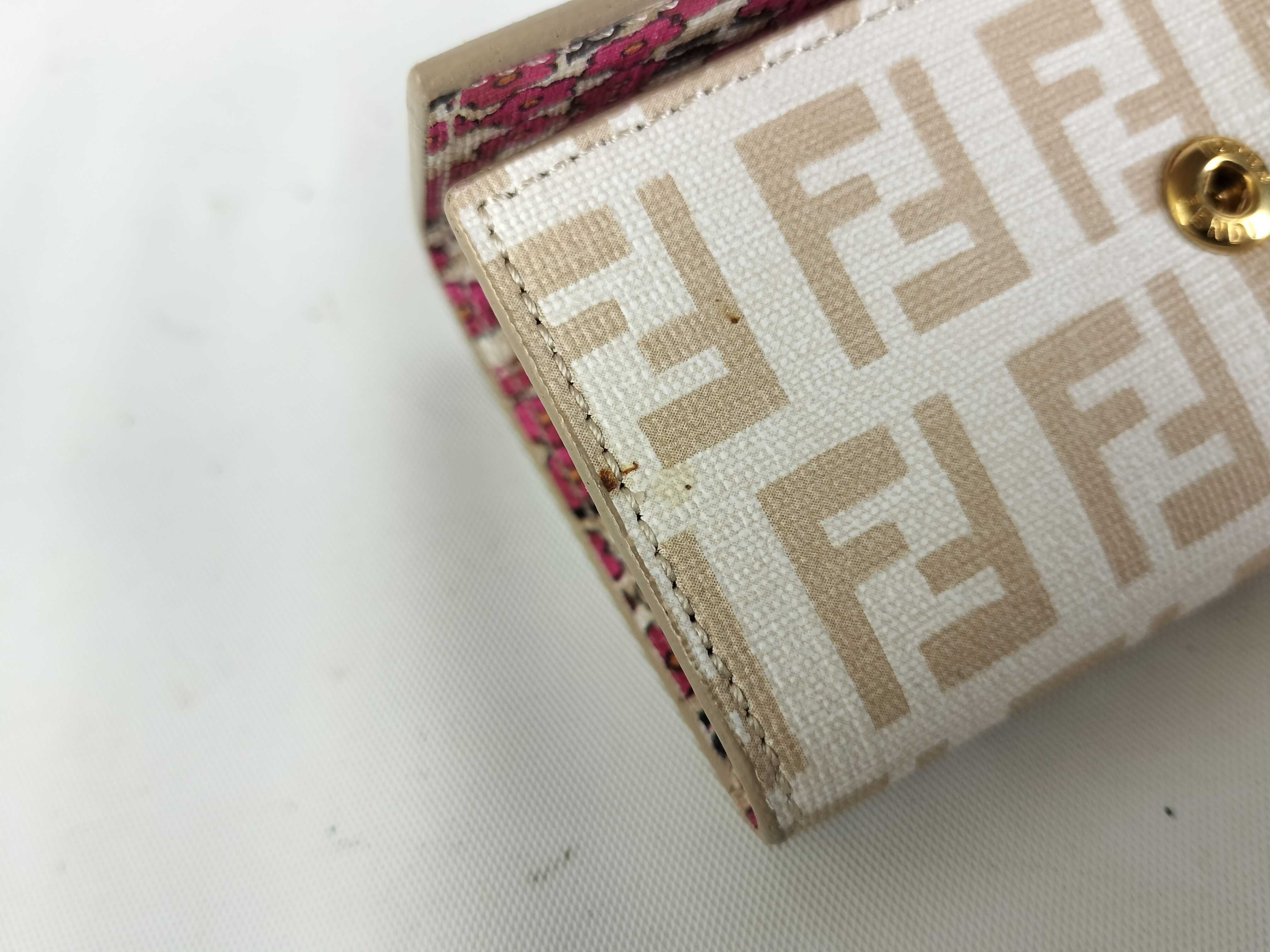 6 key case/key chain — view 6
