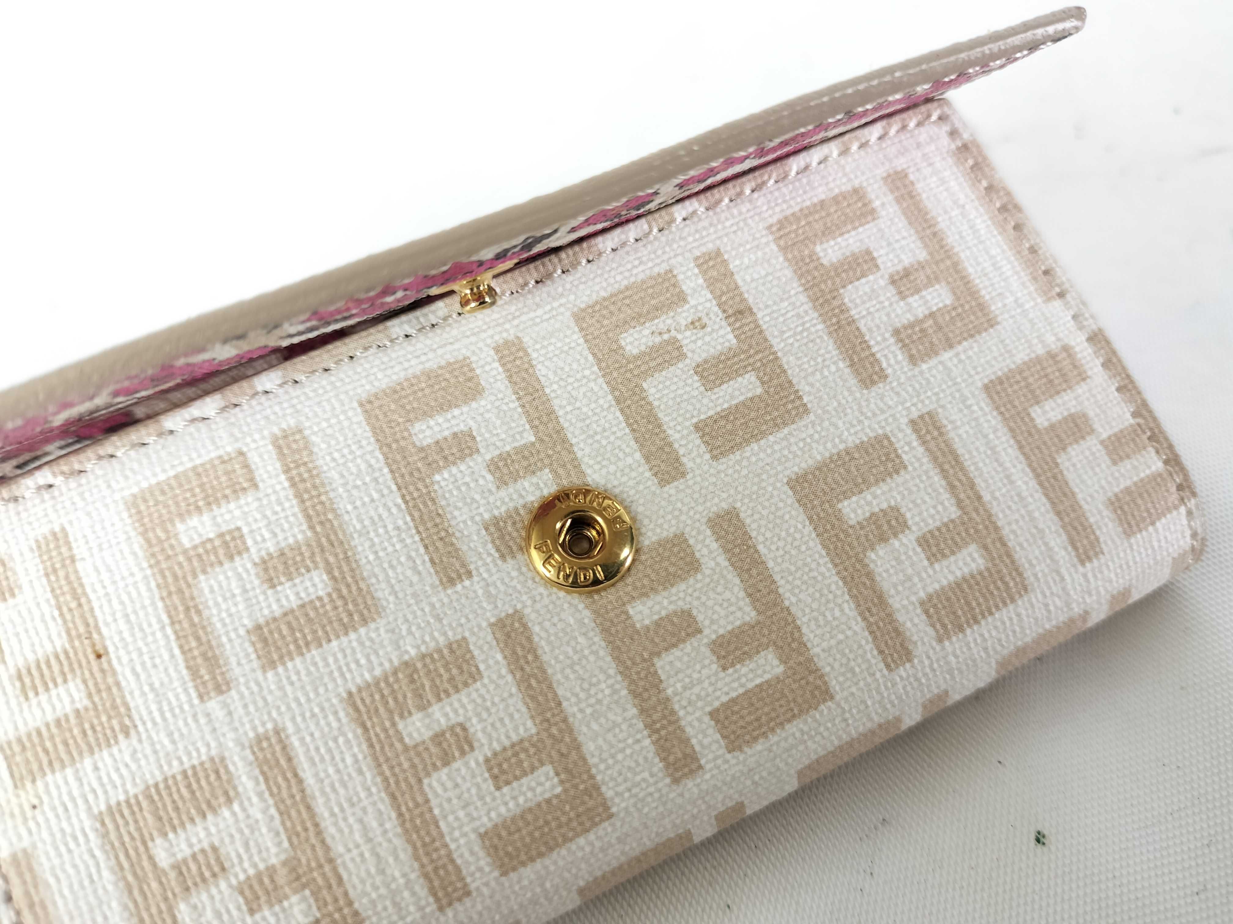 6 key case/key chain — view 7