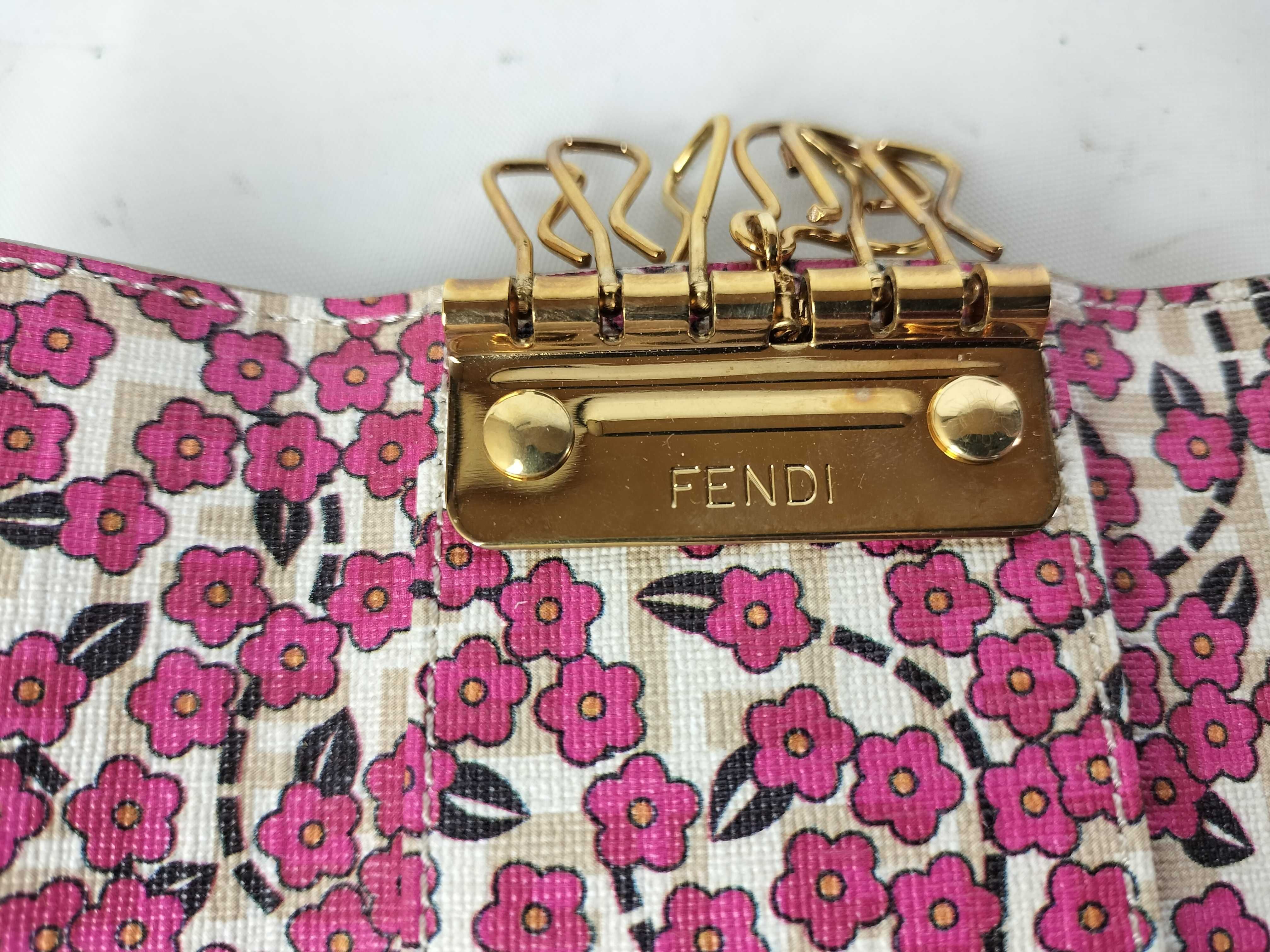 6 key case/key chain — view 8