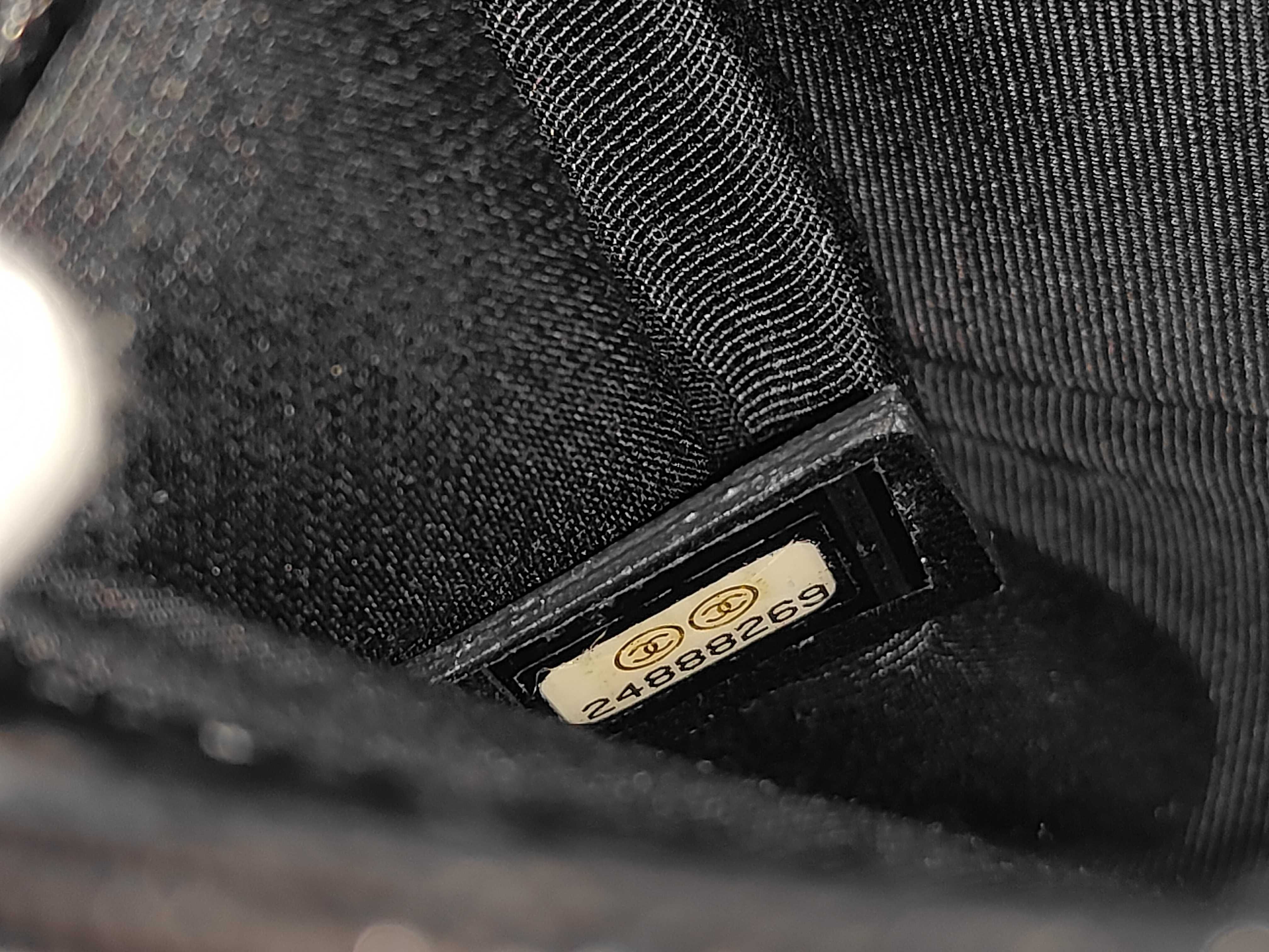 Chevron V-Stitch Boy Chanel Shoulder Bag — view 11