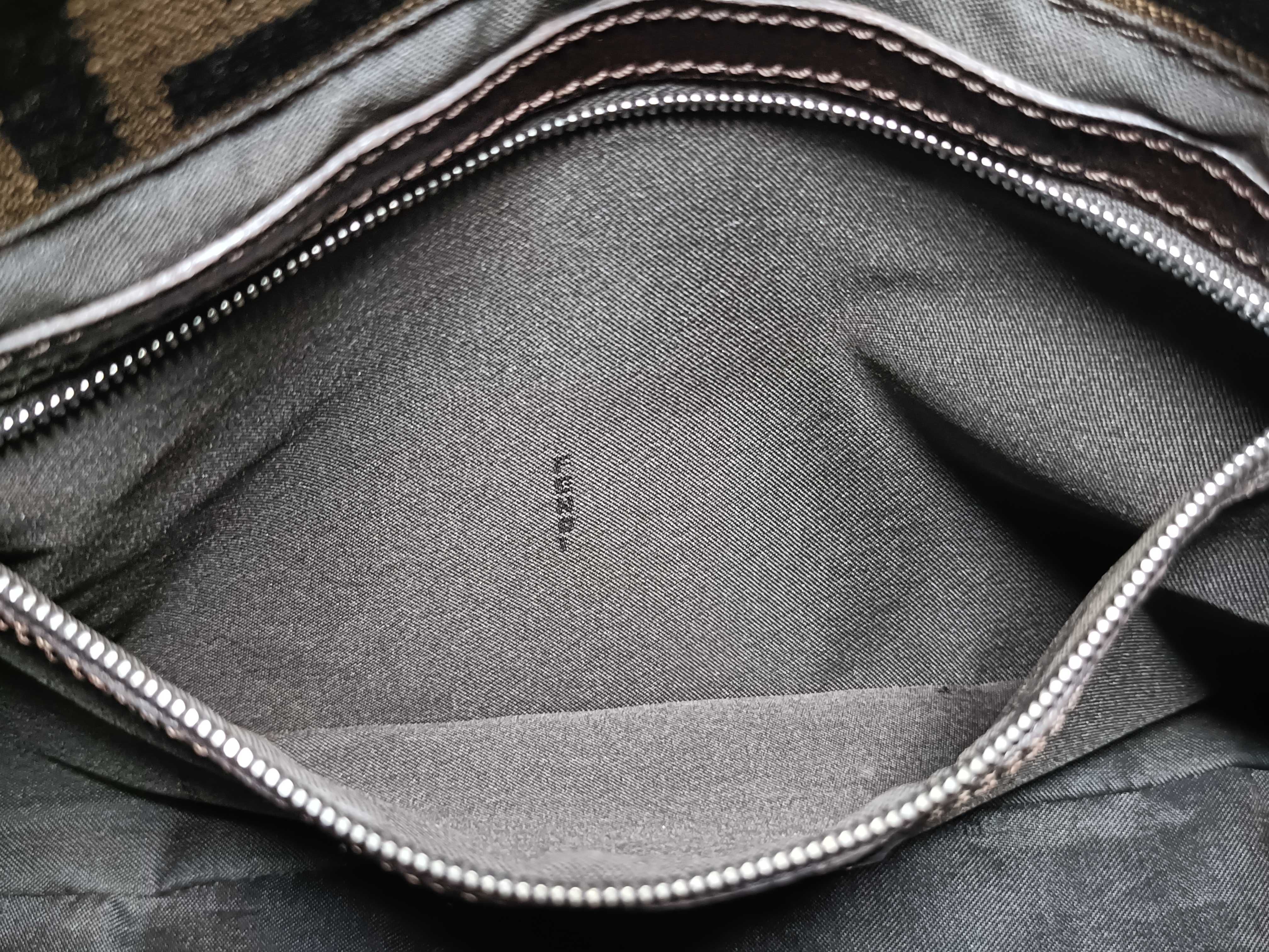 Mamma Bucket One-Shoulder Zucca Handbag — view 11