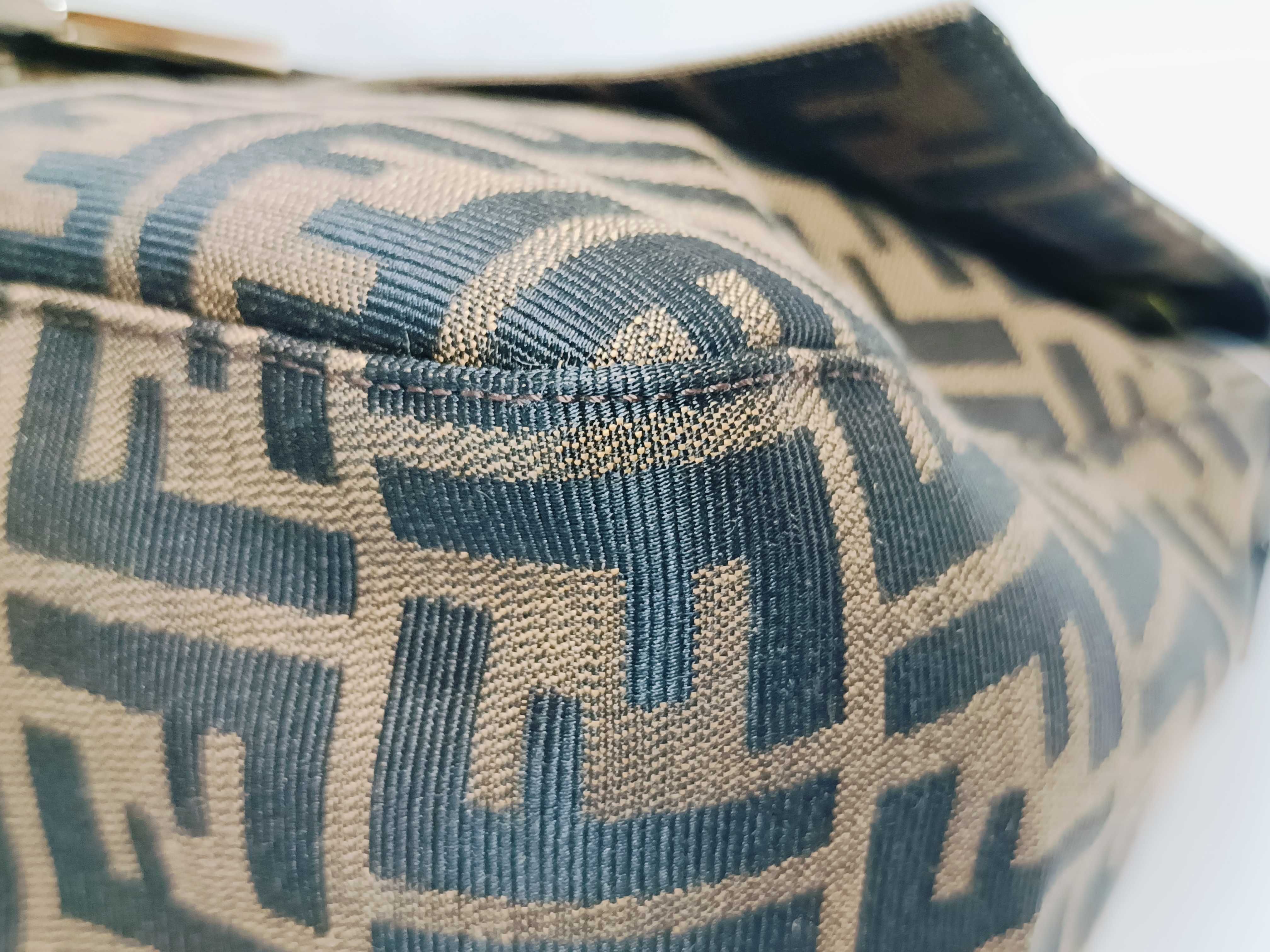 Mamma Bucket One-Shoulder Zucca Handbag — view 7